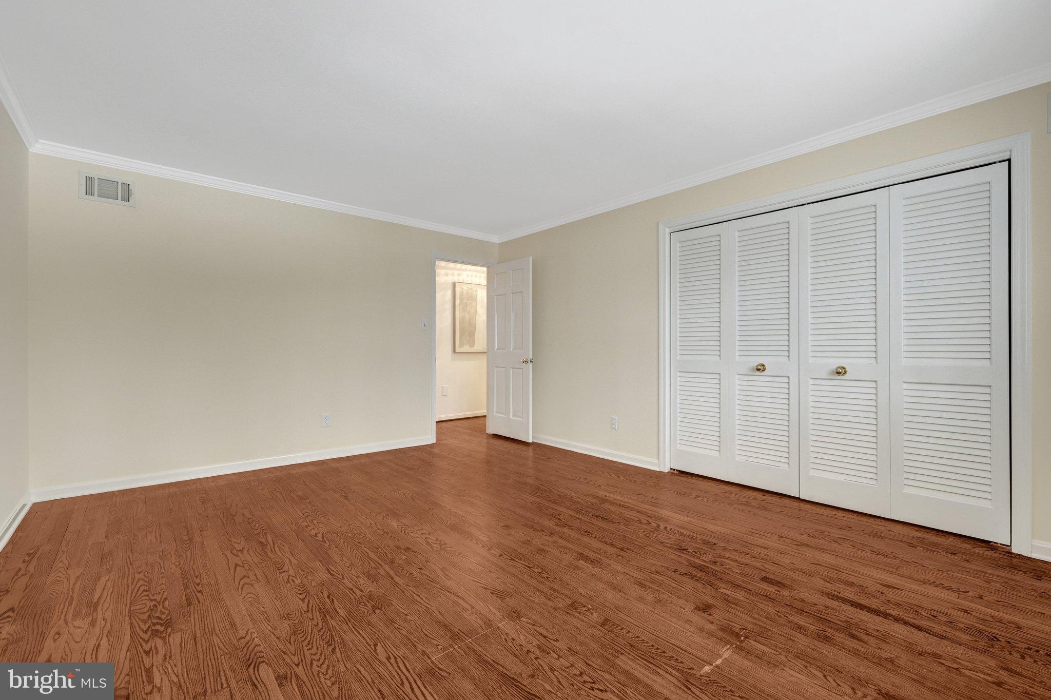 8801 LYNNHURST DRIVE