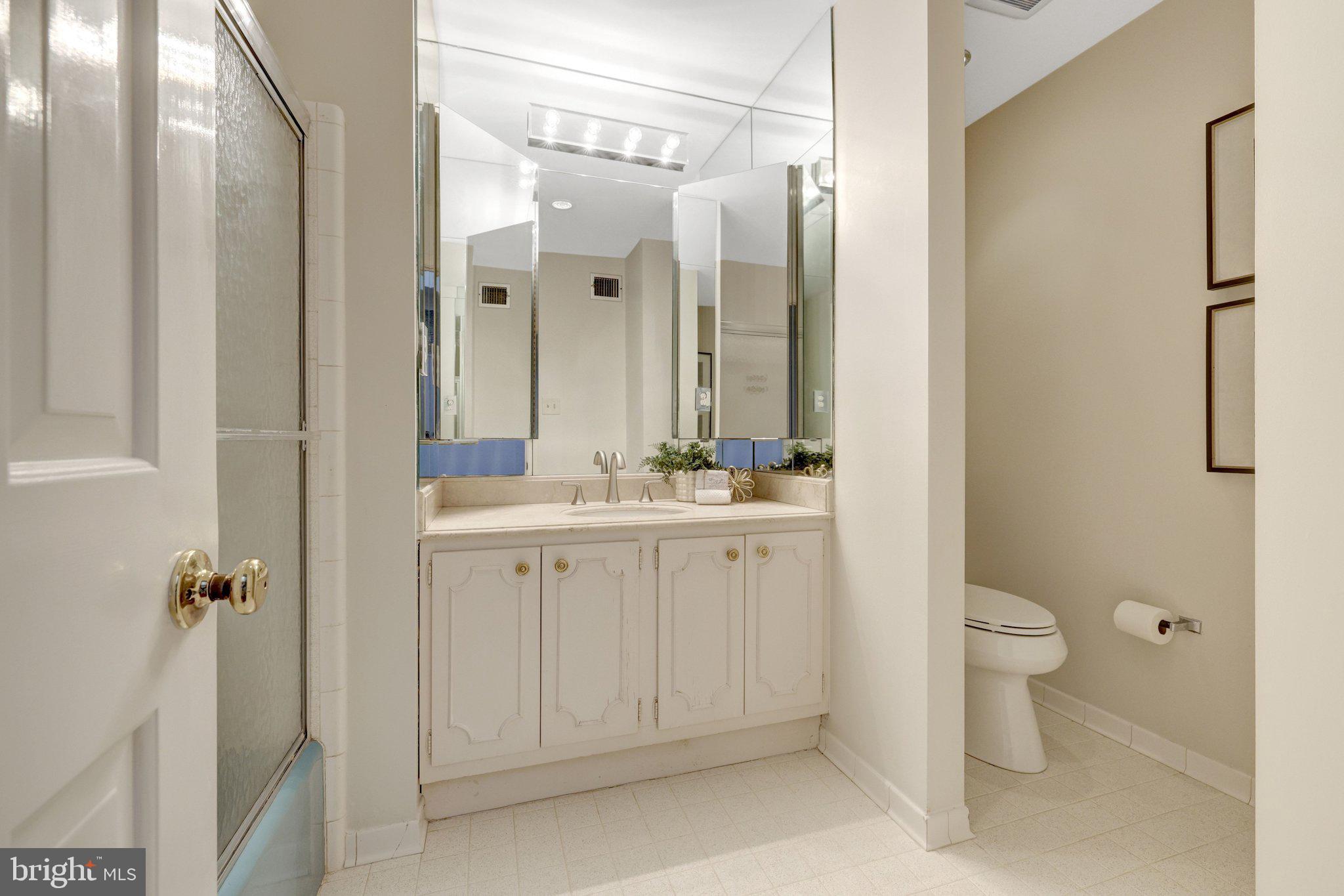 8801 LYNNHURST DRIVE