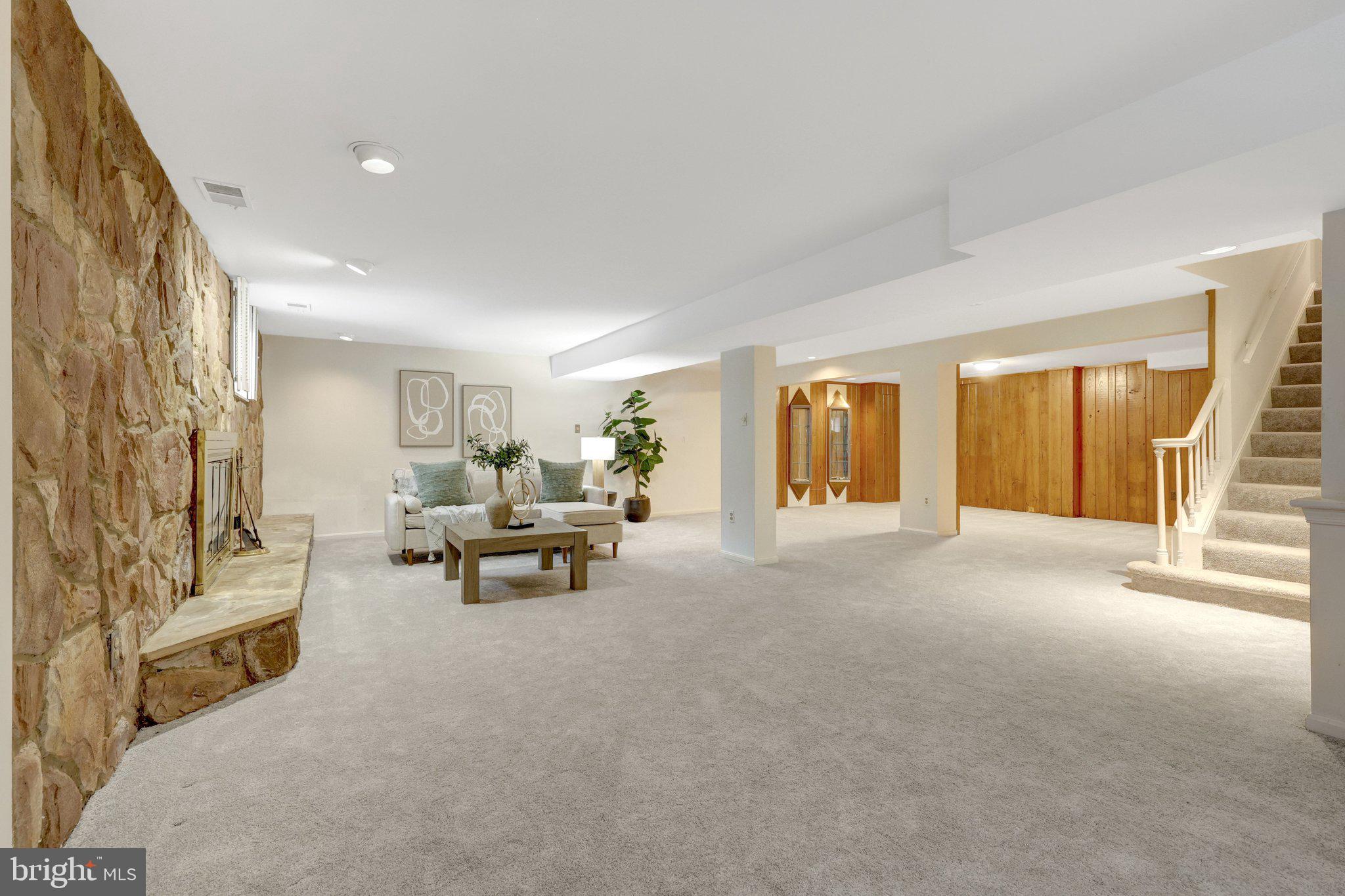 8801 LYNNHURST DRIVE