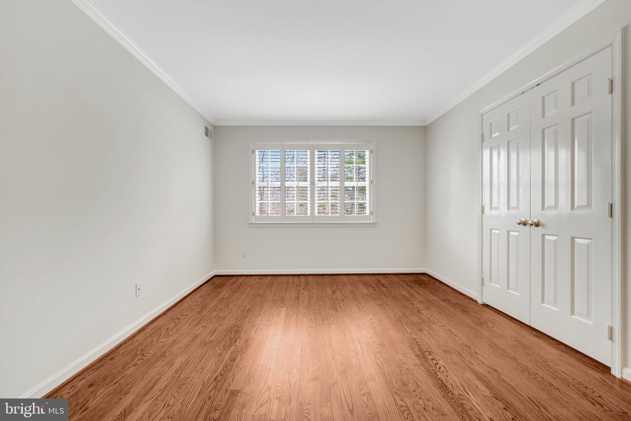 8801 LYNNHURST DRIVE