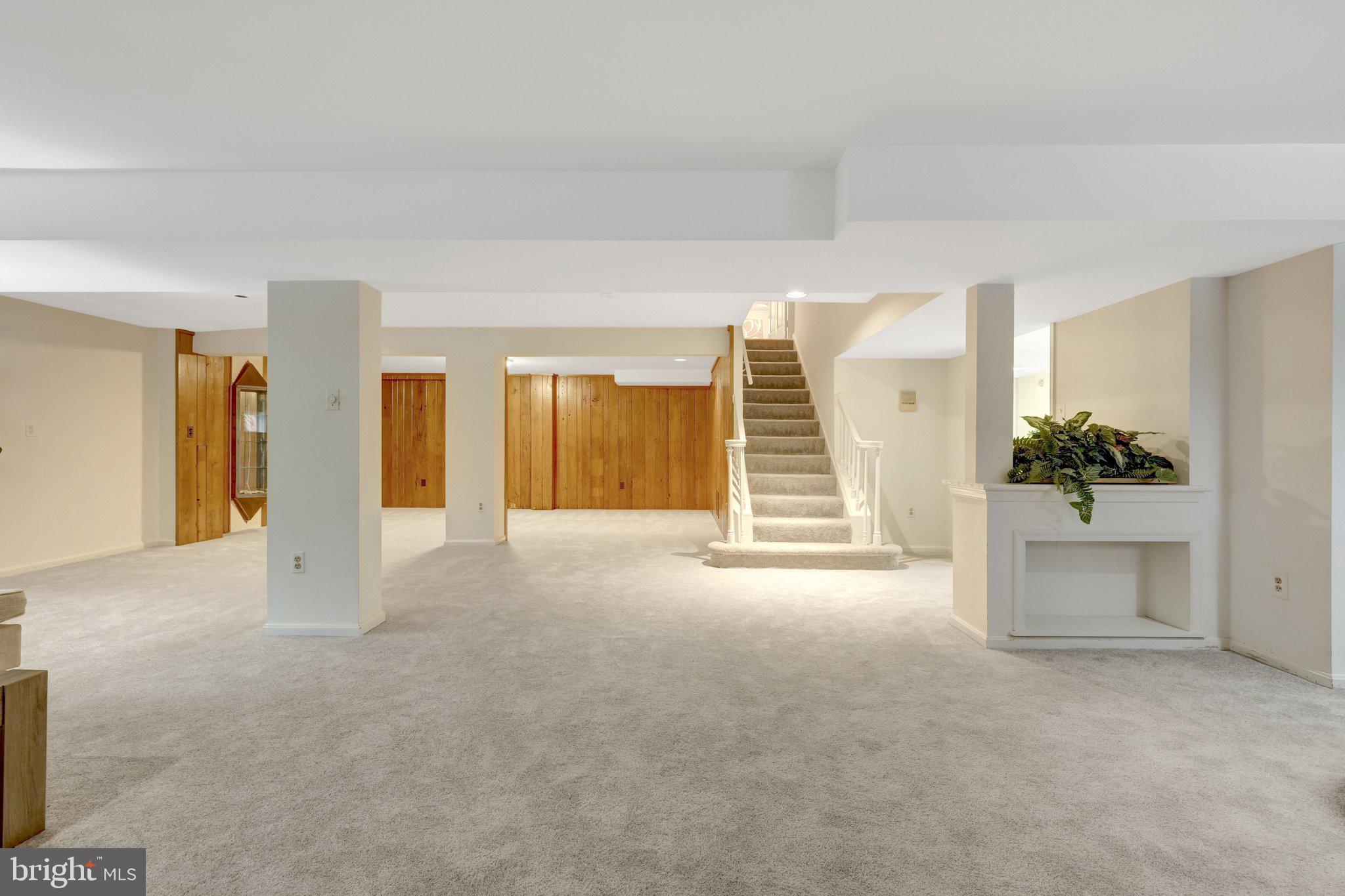 8801 LYNNHURST DRIVE