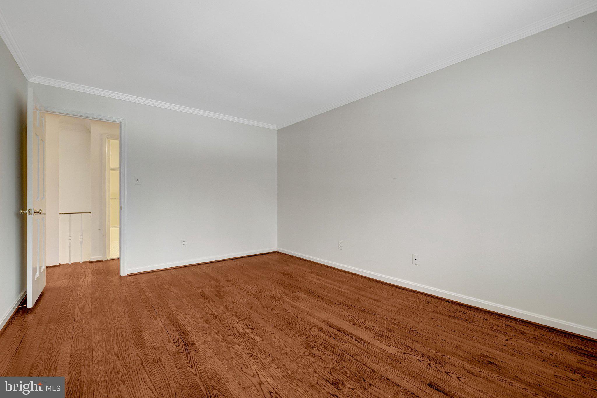 8801 LYNNHURST DRIVE