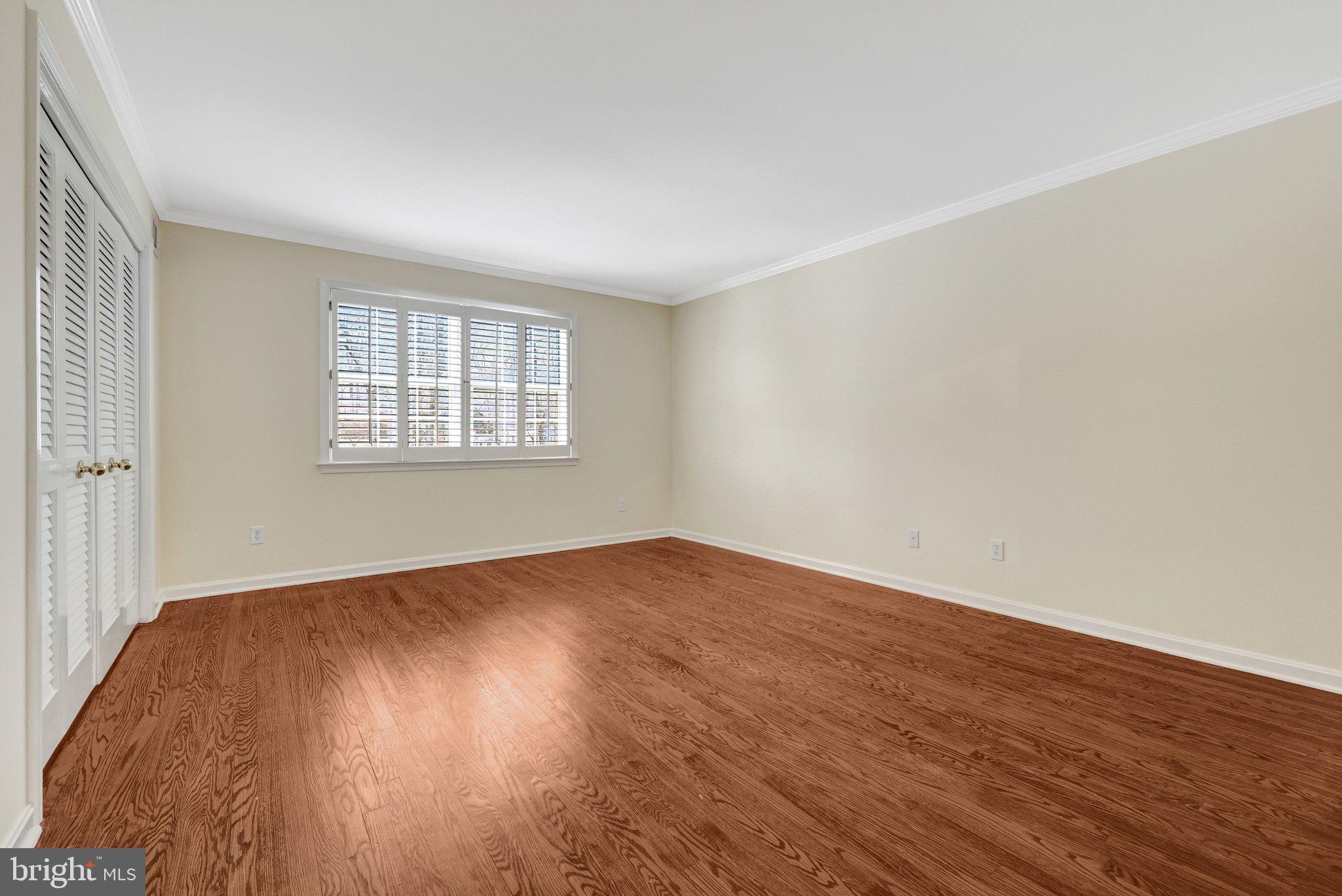 8801 LYNNHURST DRIVE