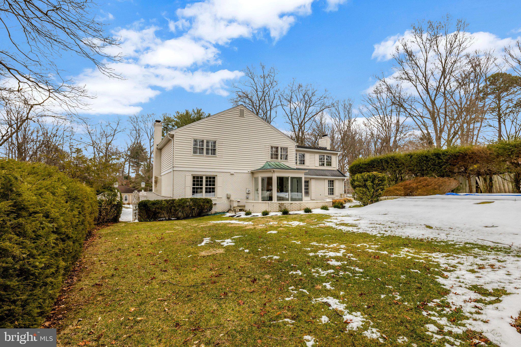 8801 LYNNHURST DRIVE