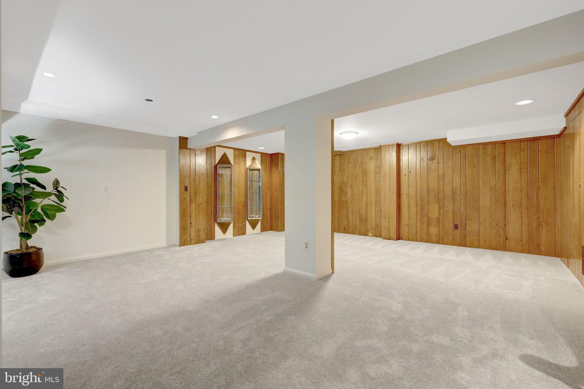 8801 LYNNHURST DRIVE