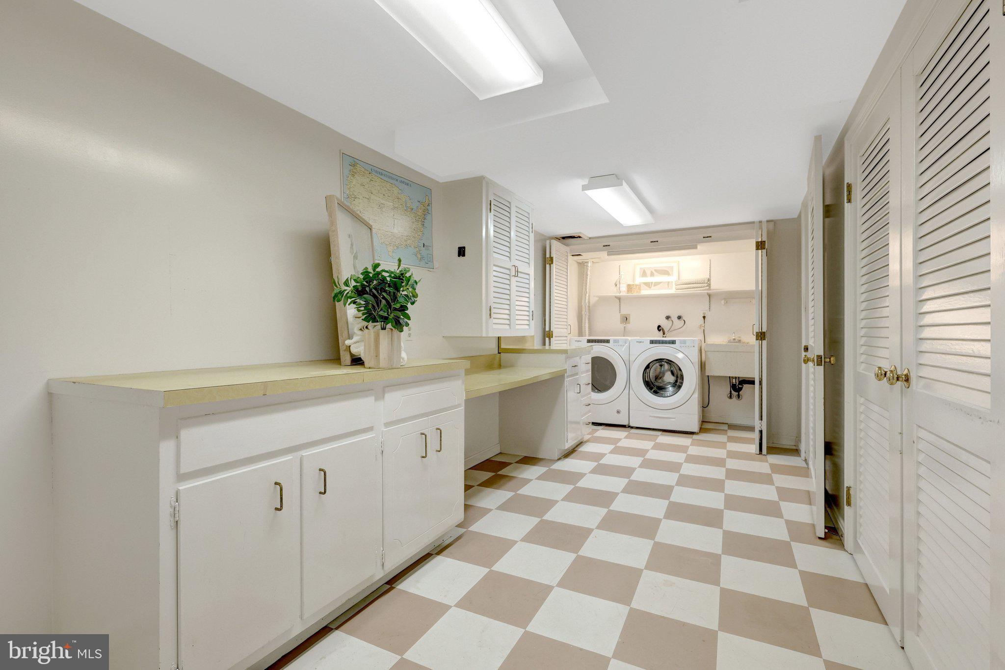 8801 LYNNHURST DRIVE