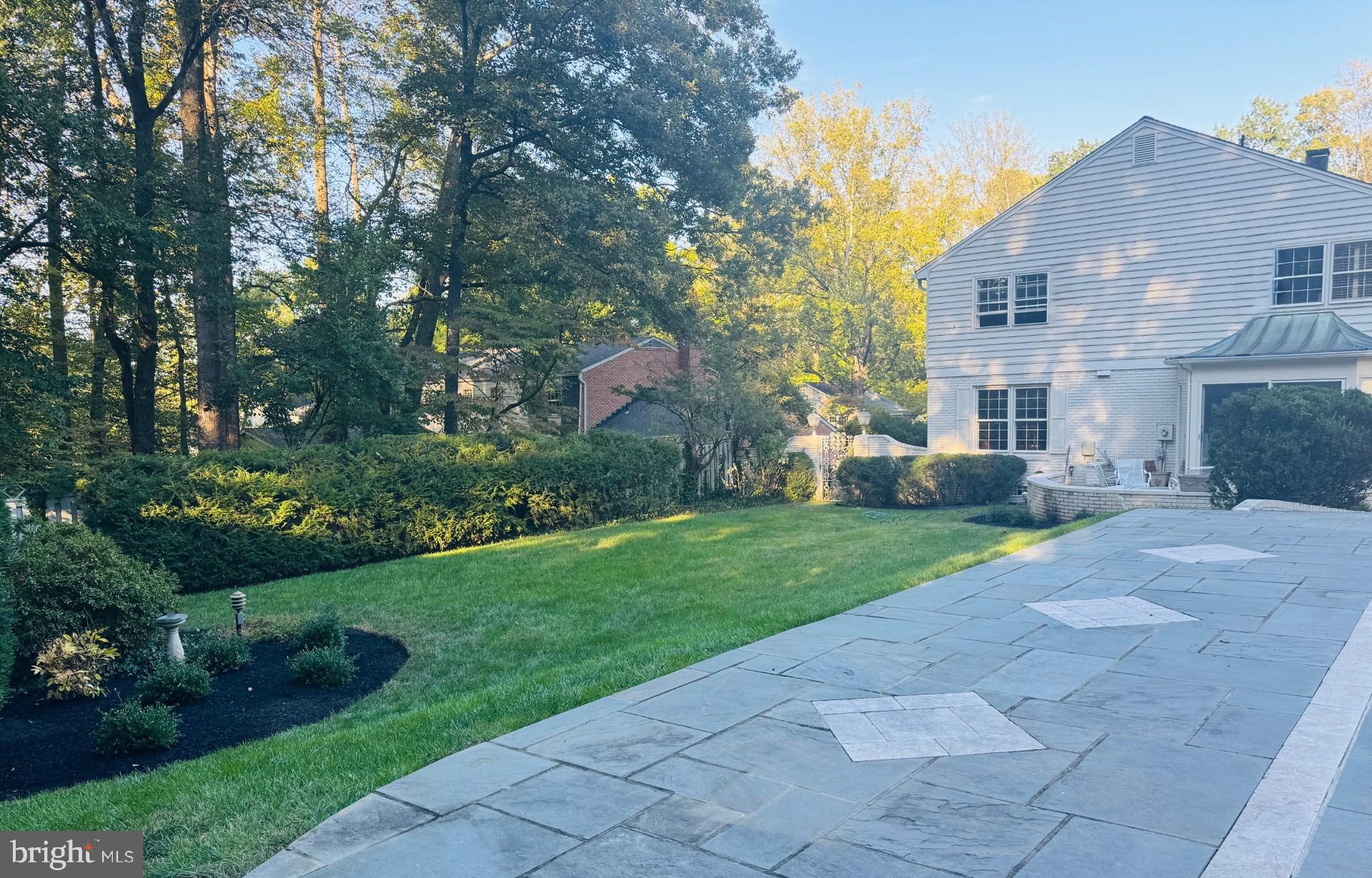 8801 LYNNHURST DRIVE