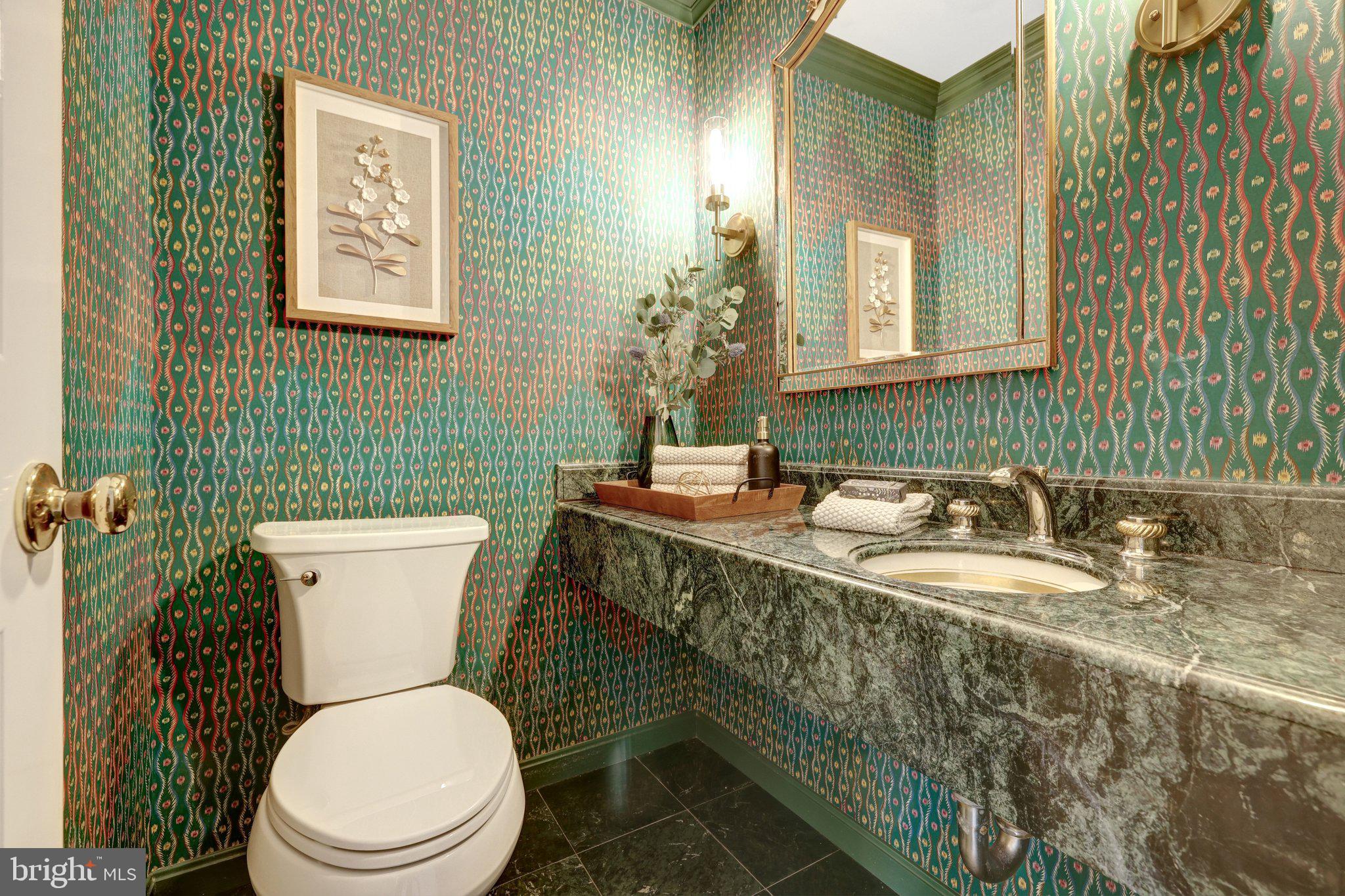 8801 LYNNHURST DRIVE