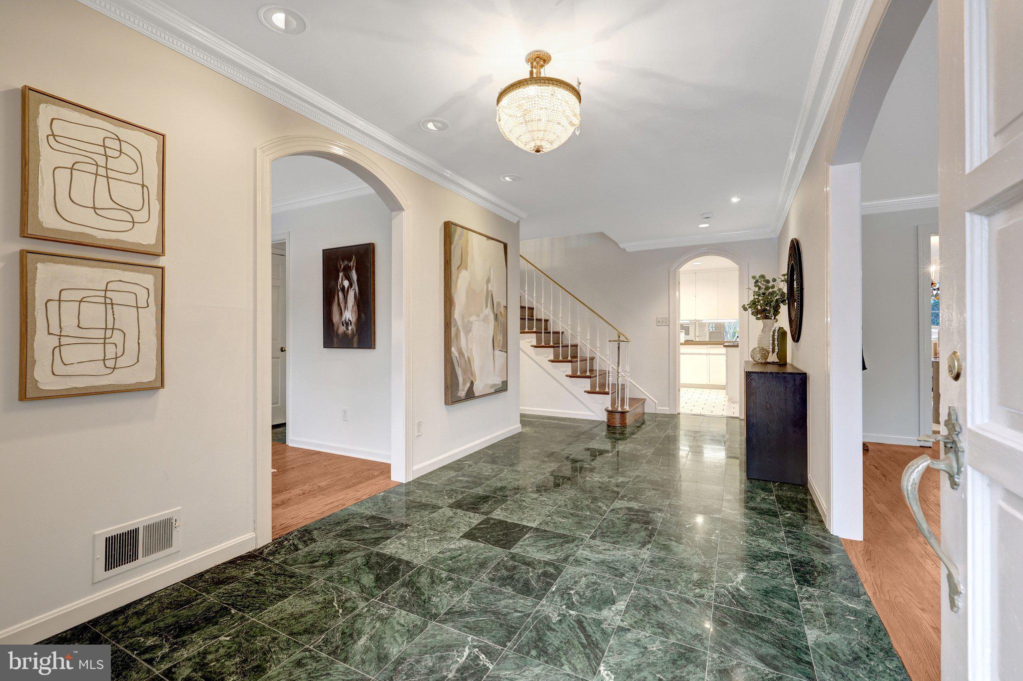 8801 LYNNHURST DRIVE