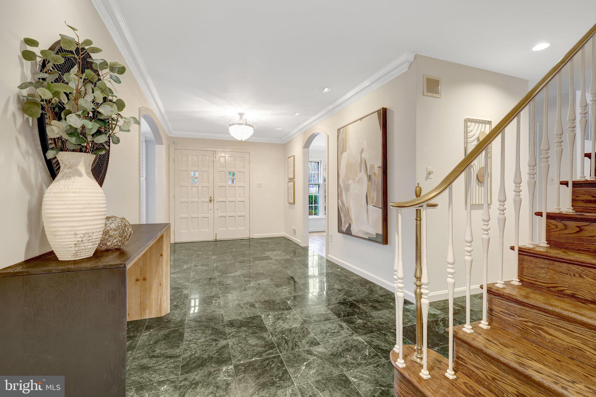 8801 LYNNHURST DRIVE