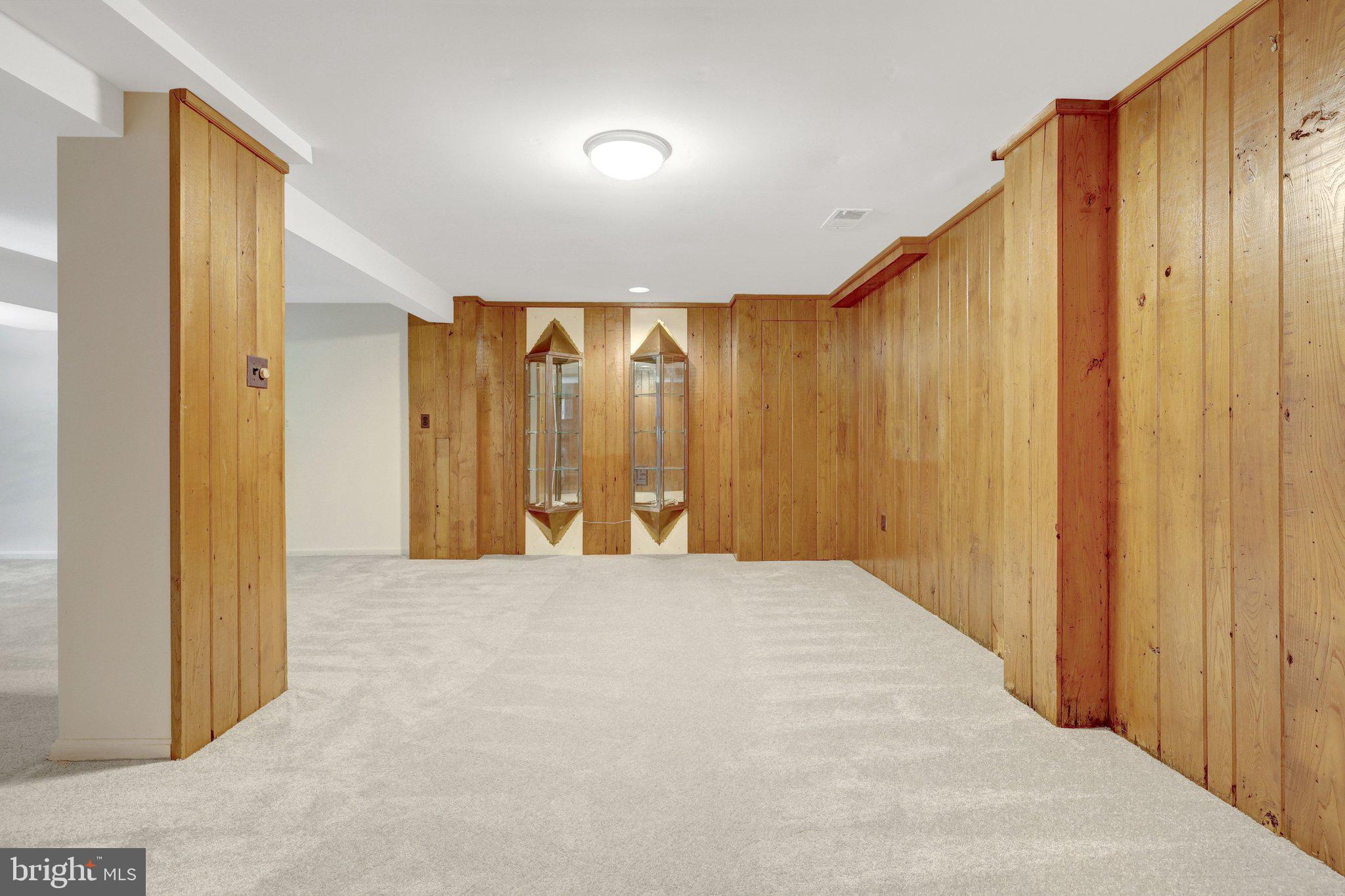 8801 LYNNHURST DRIVE