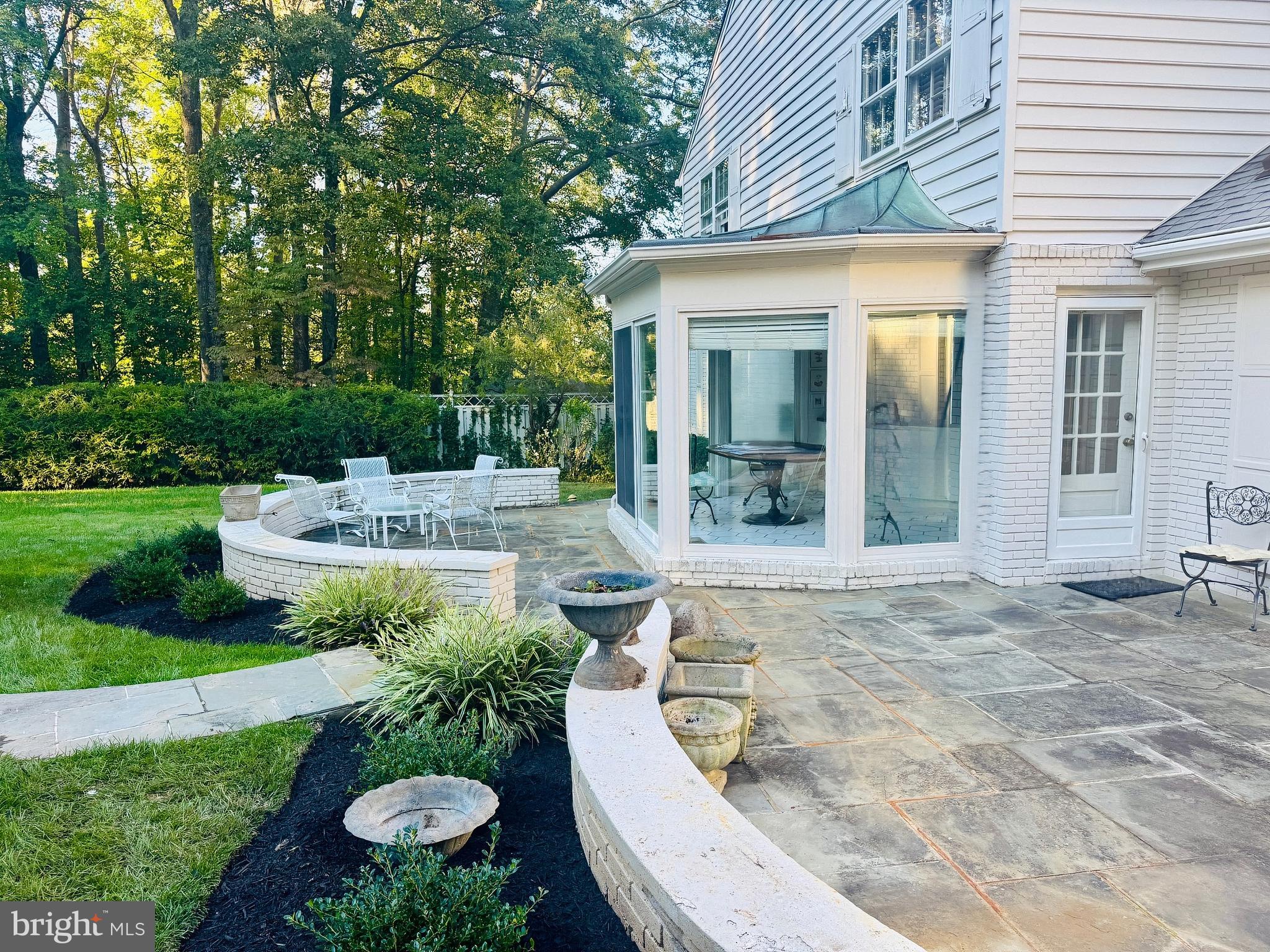 8801 LYNNHURST DRIVE