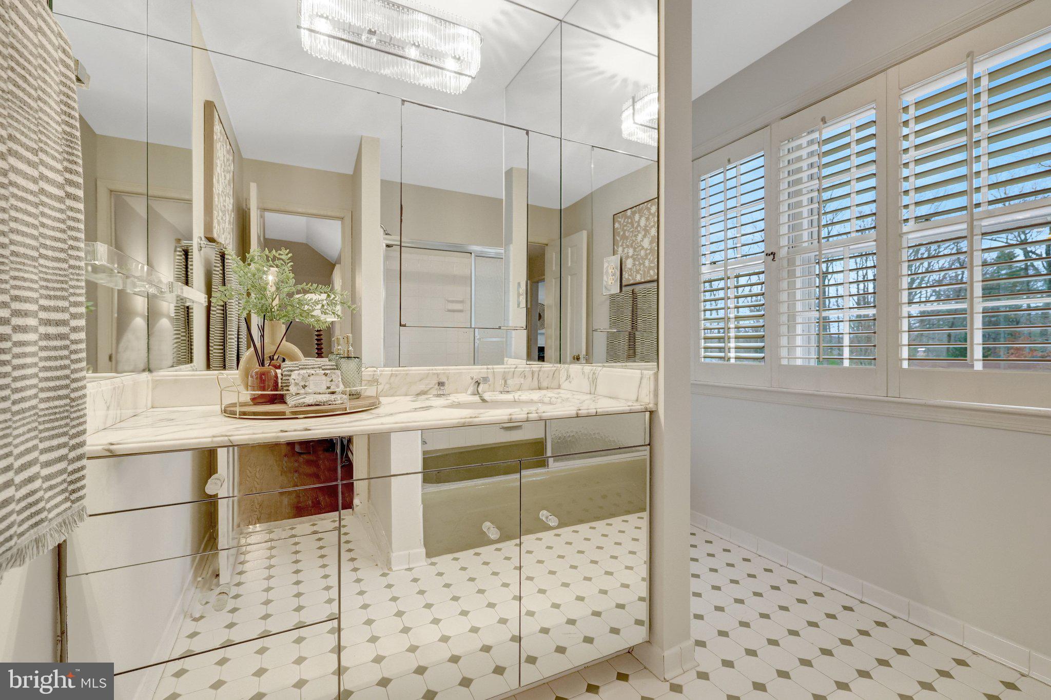 8801 LYNNHURST DRIVE