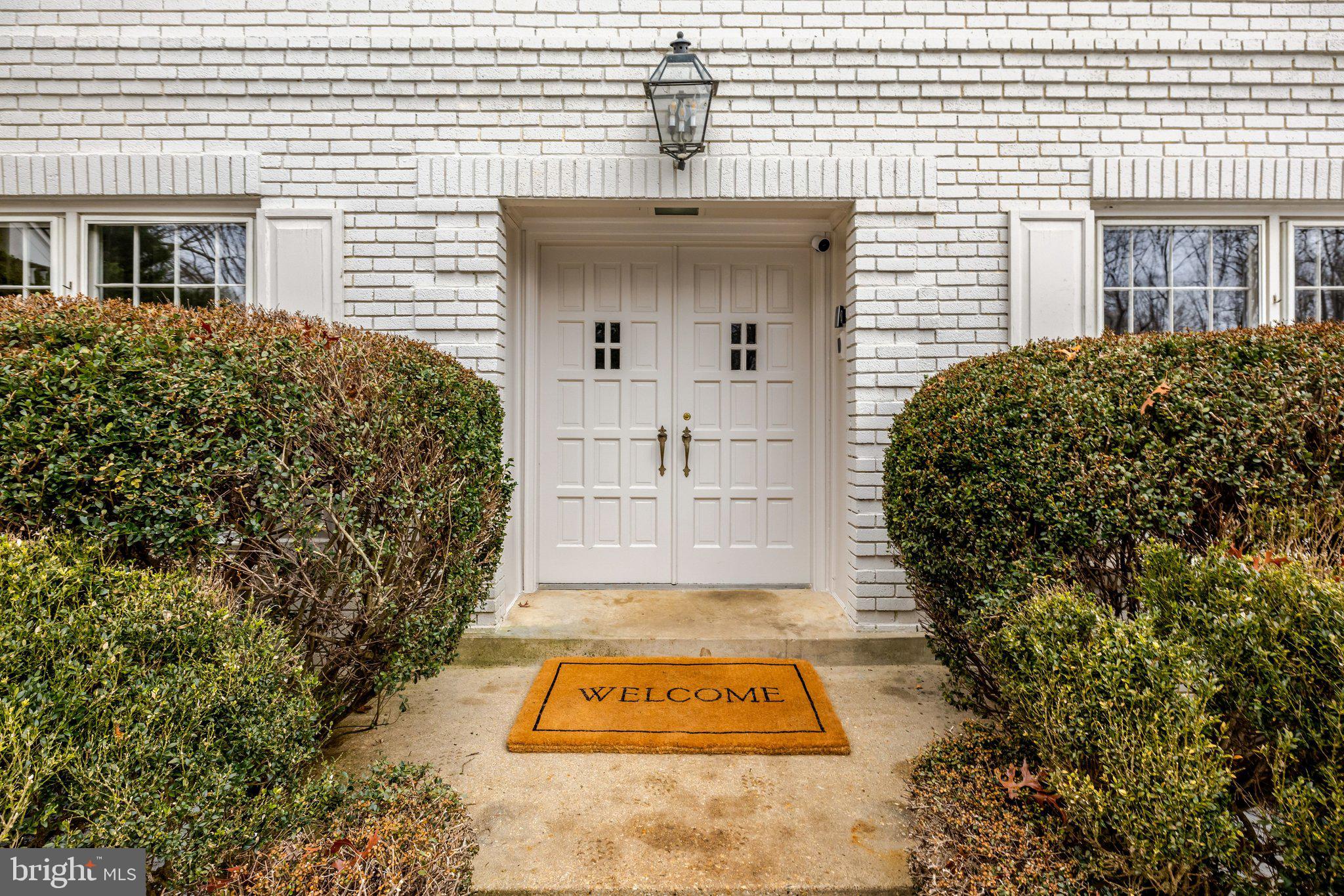 8801 LYNNHURST DRIVE