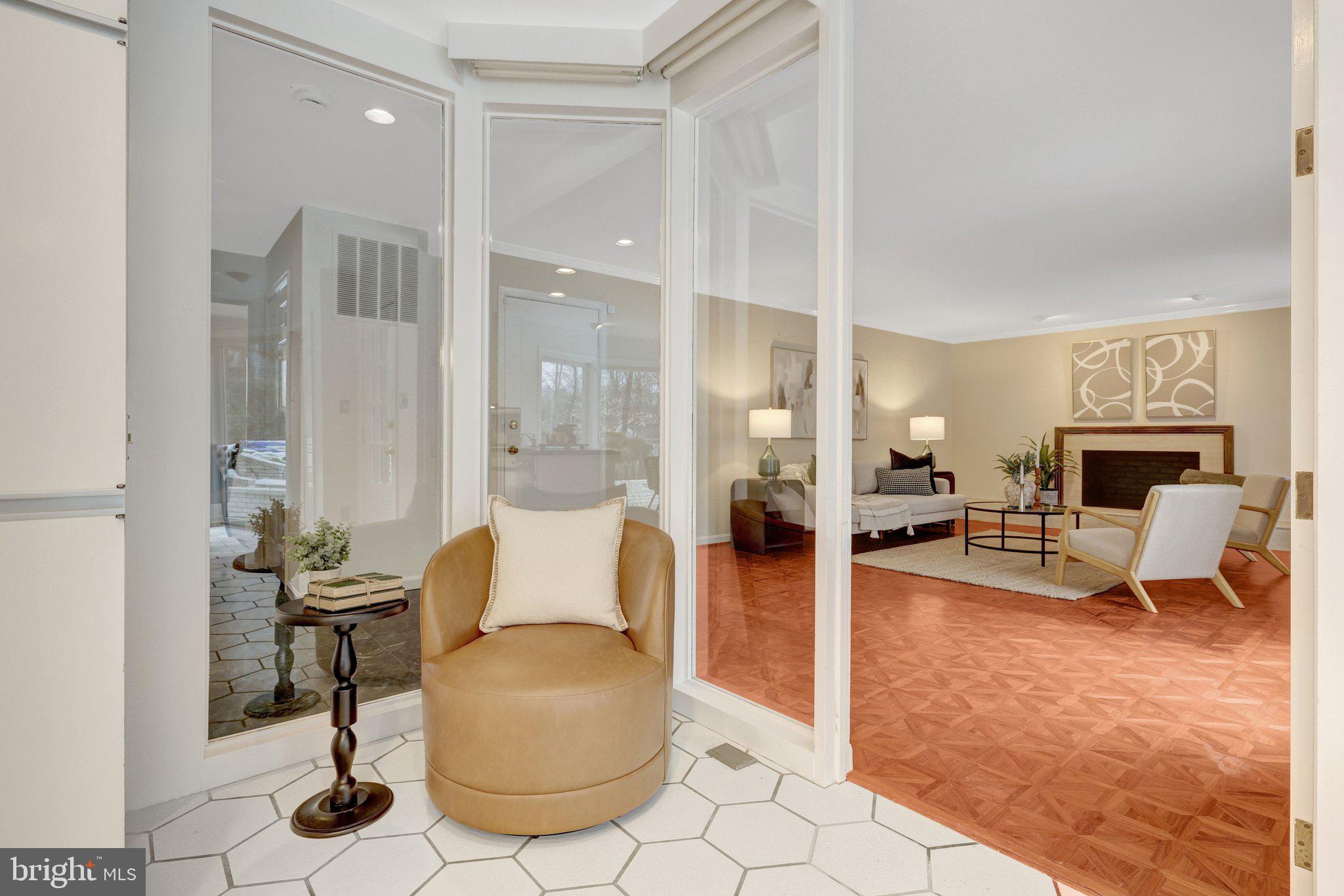 8801 LYNNHURST DRIVE