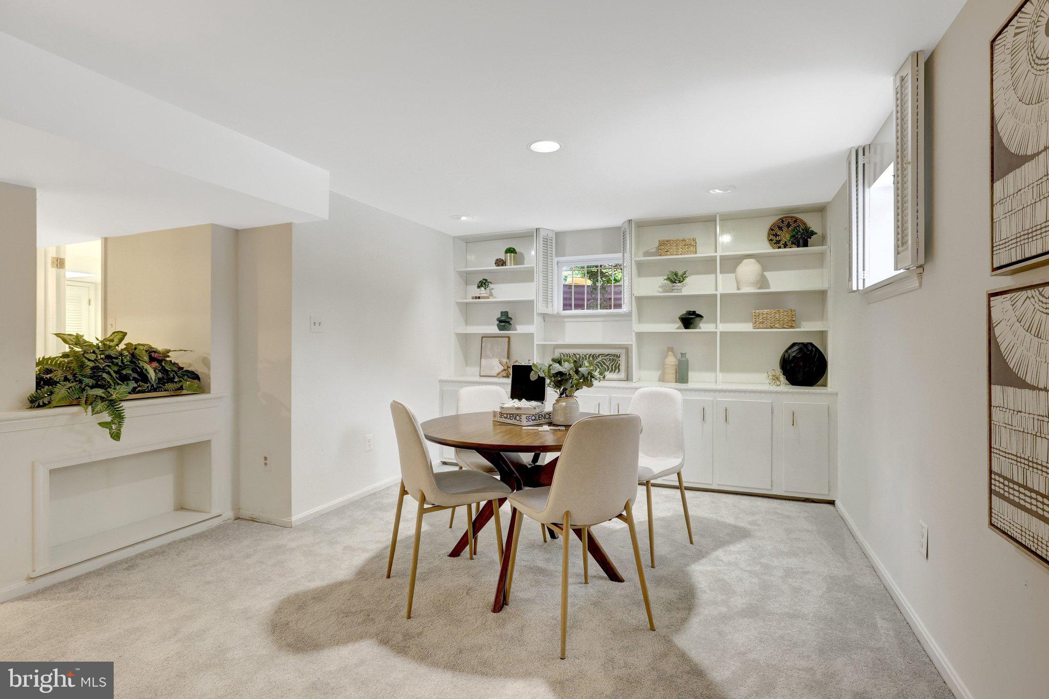 8801 LYNNHURST DRIVE