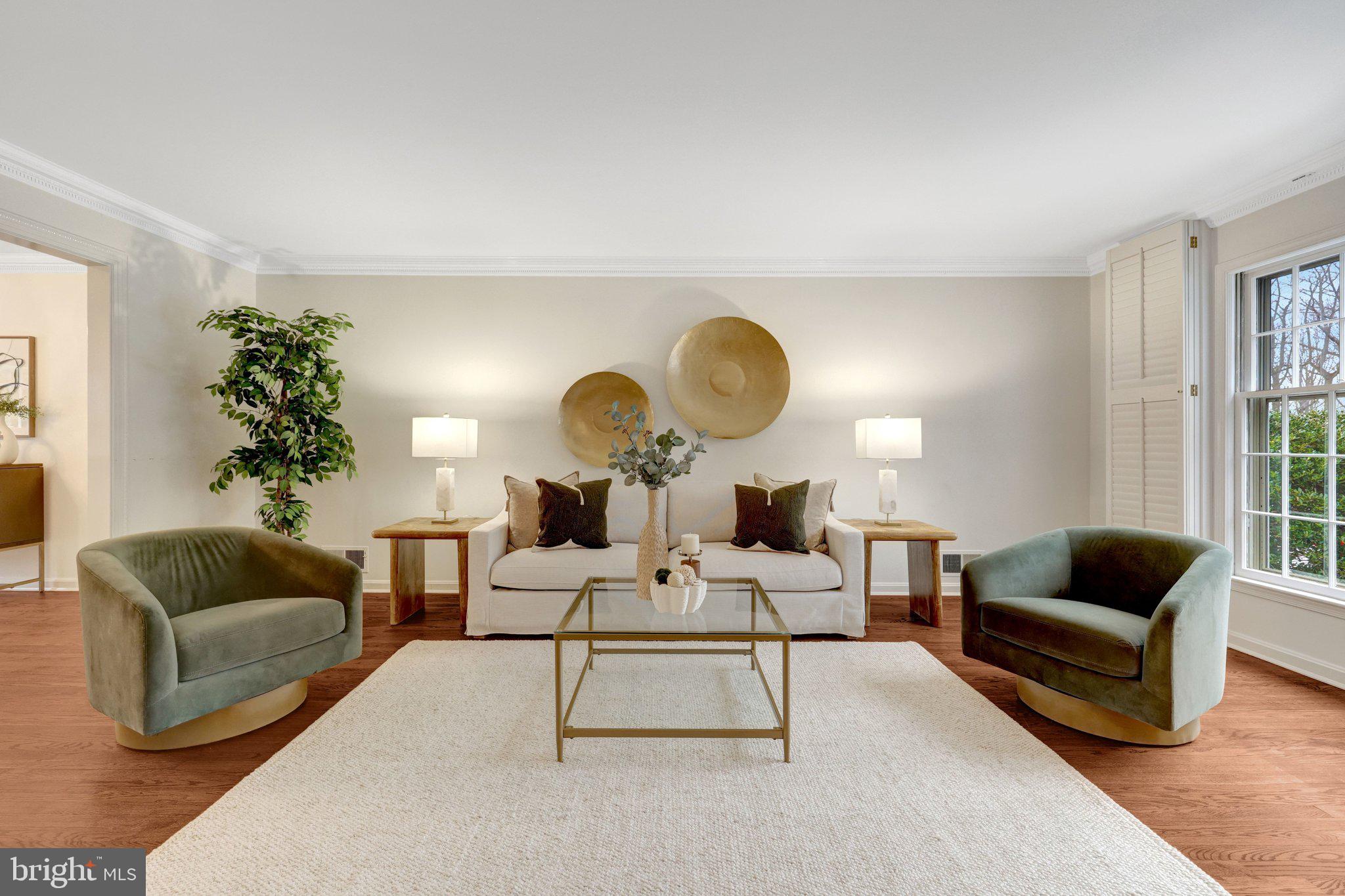 8801 LYNNHURST DRIVE