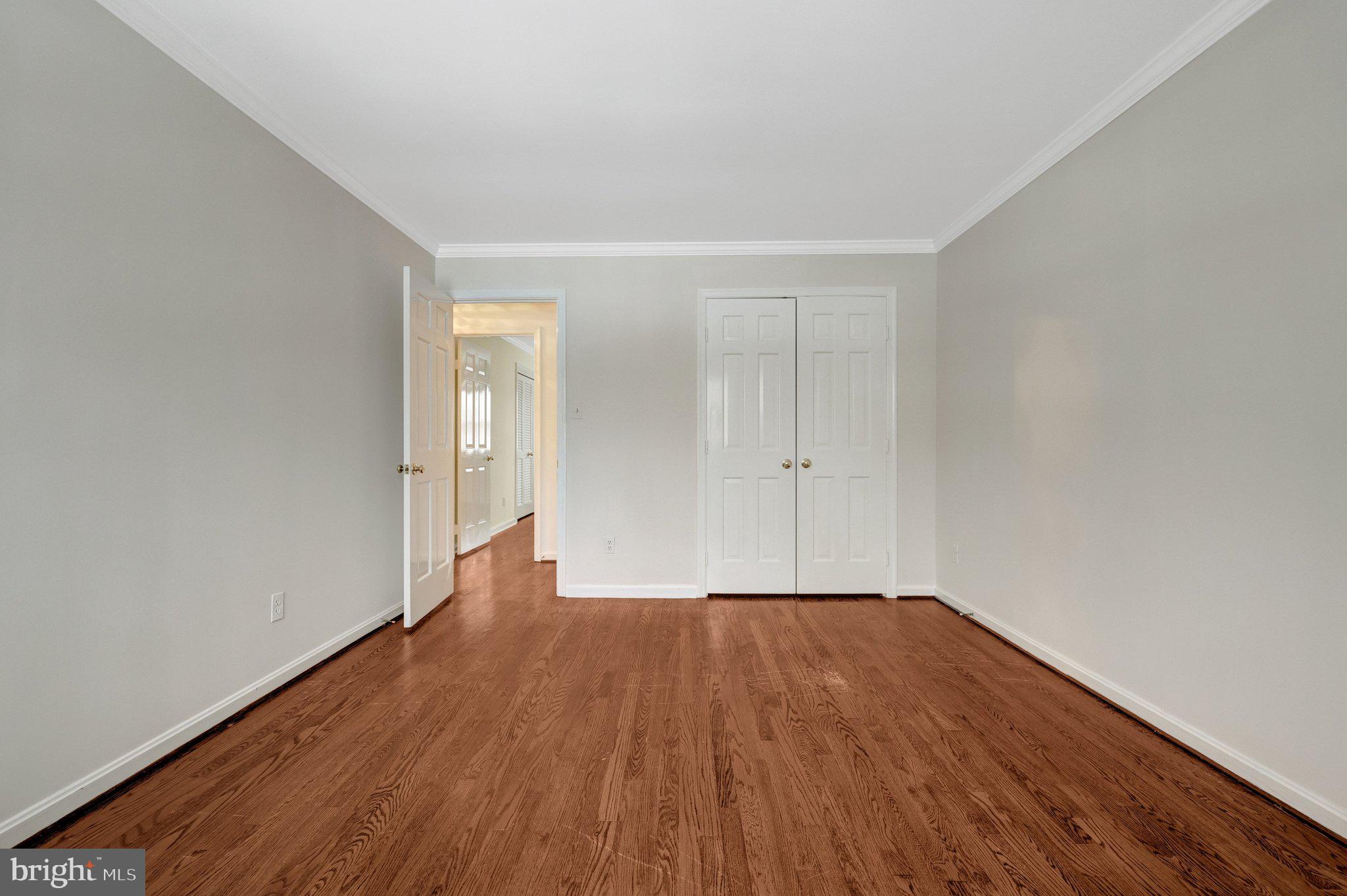 8801 LYNNHURST DRIVE