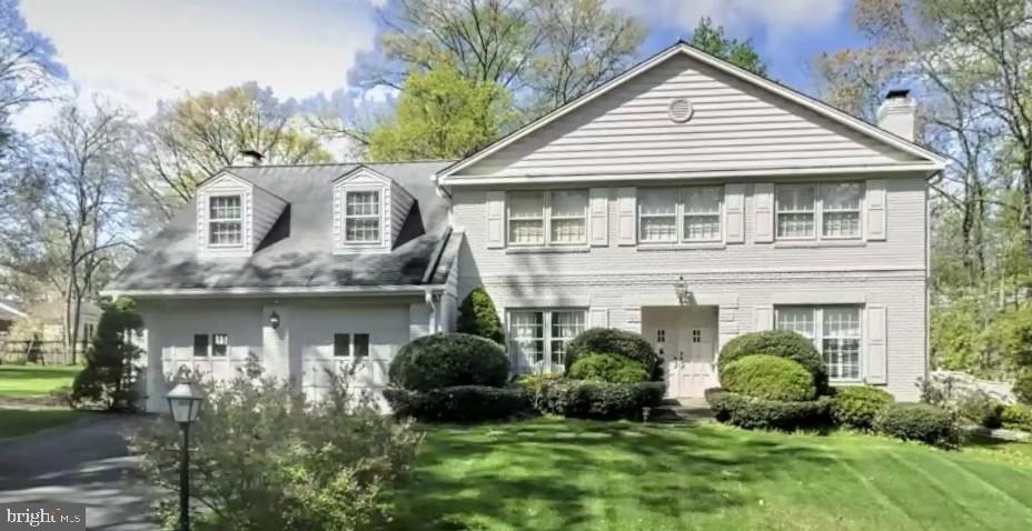 8801 LYNNHURST DRIVE