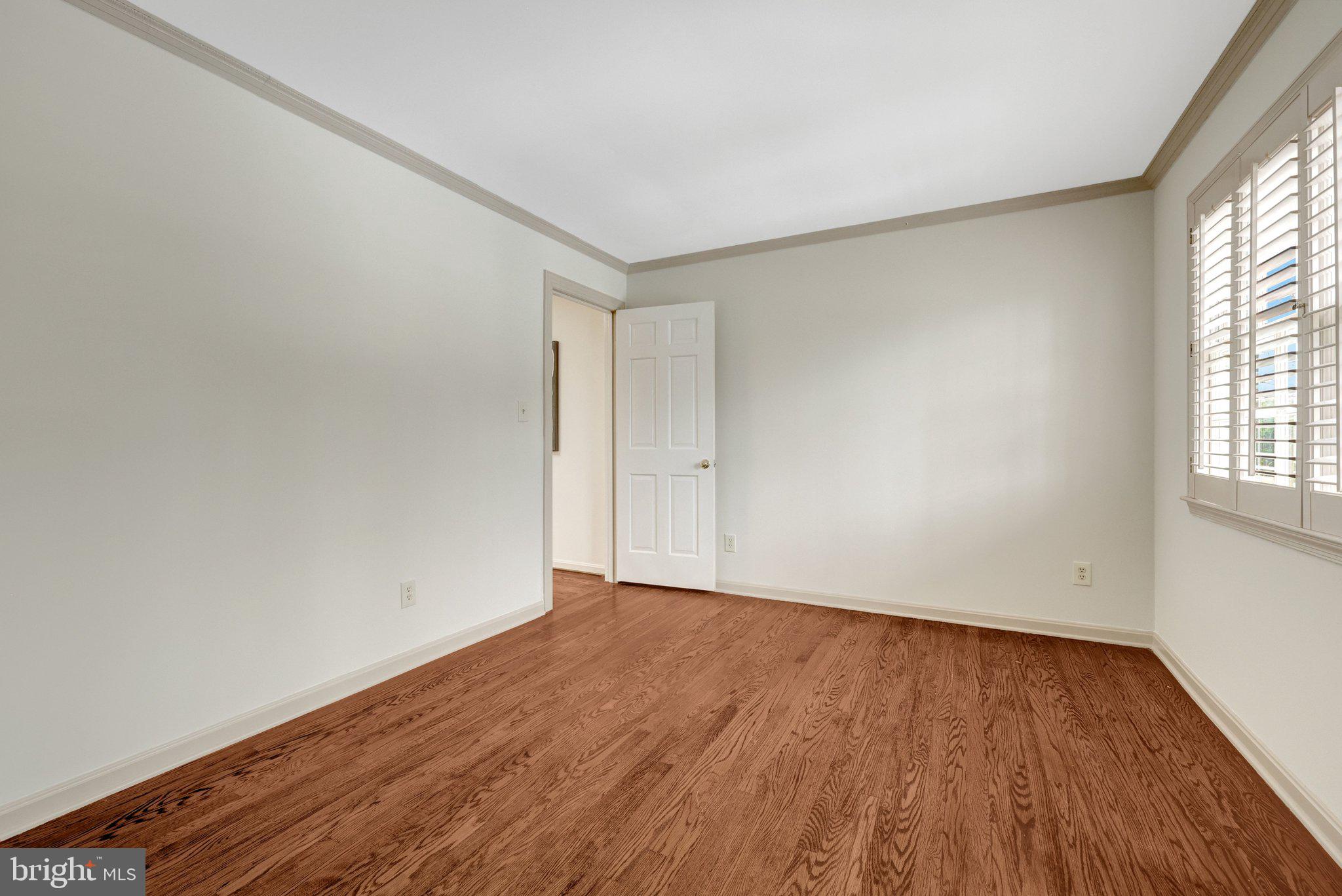 8801 LYNNHURST DRIVE