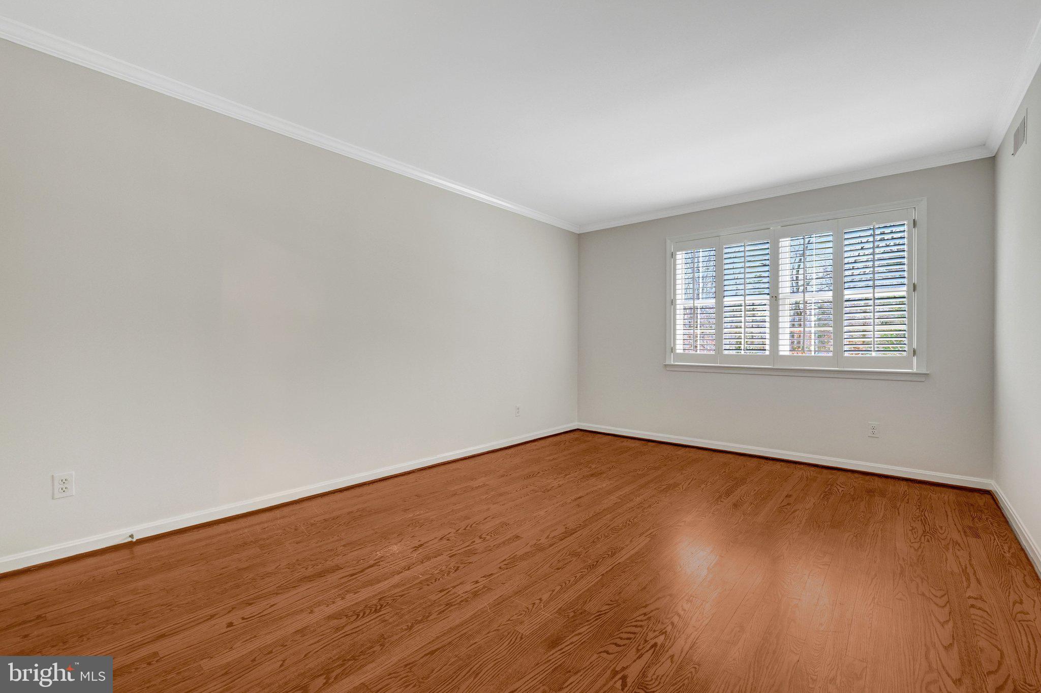 8801 LYNNHURST DRIVE