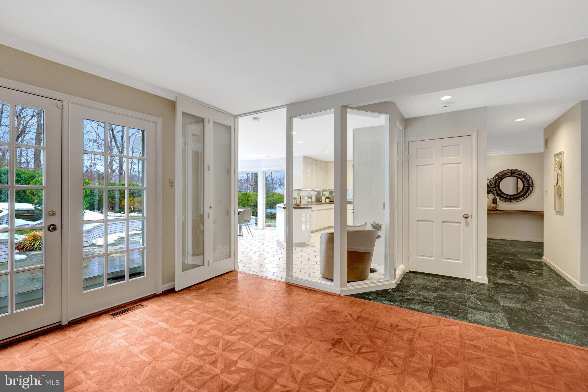 8801 LYNNHURST DRIVE