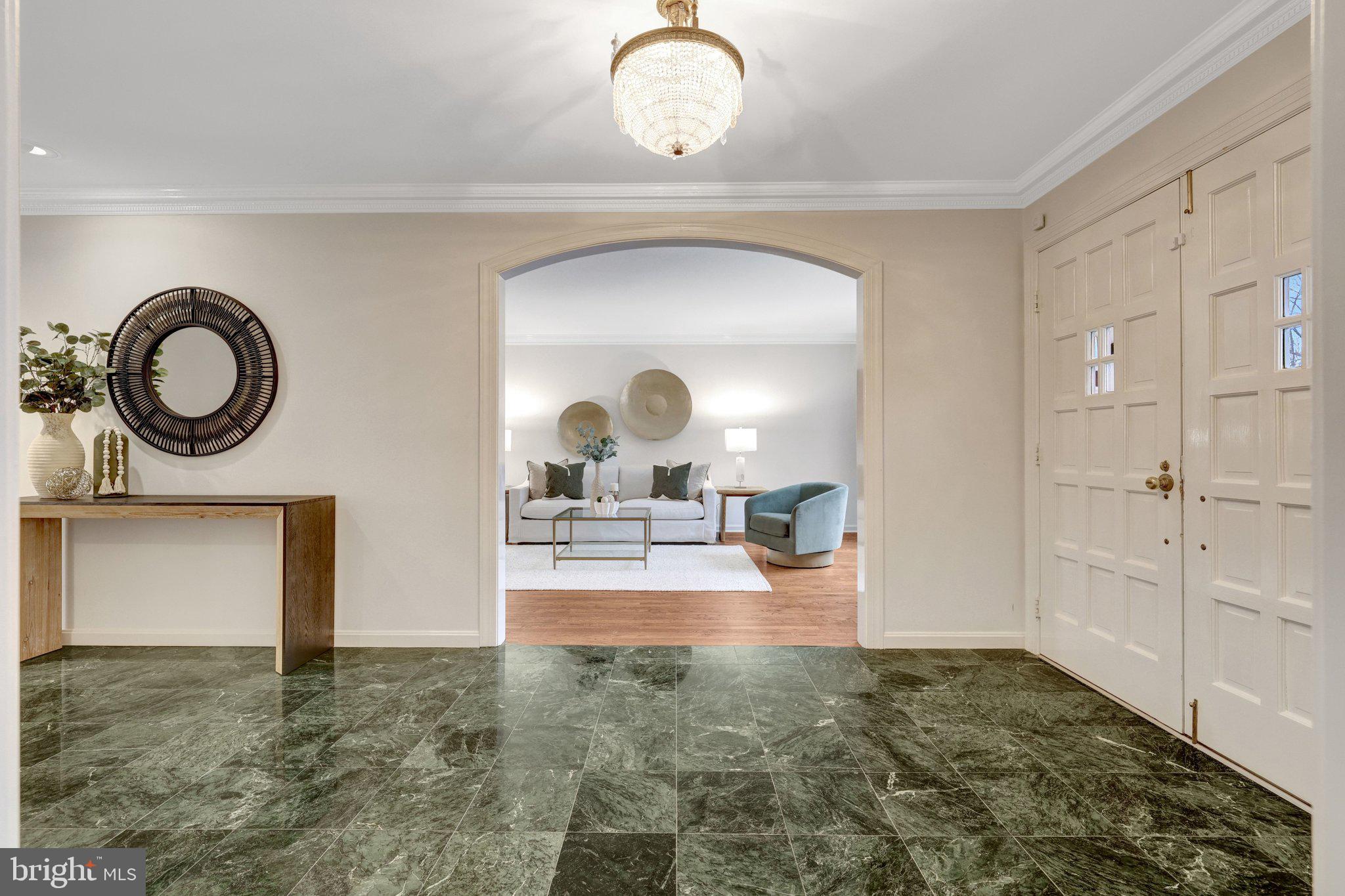 8801 LYNNHURST DRIVE