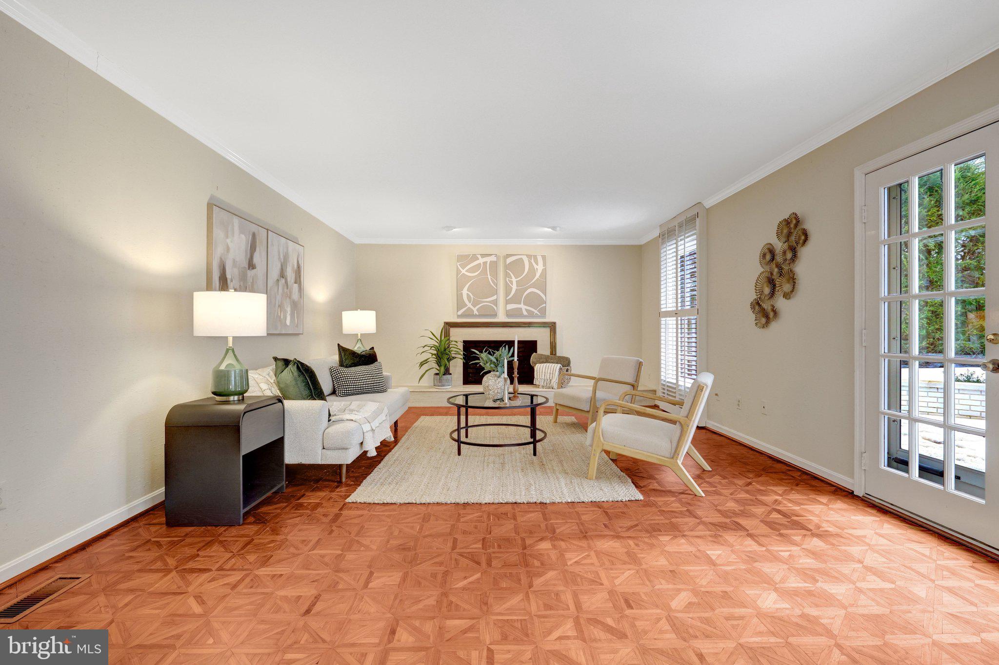 8801 LYNNHURST DRIVE