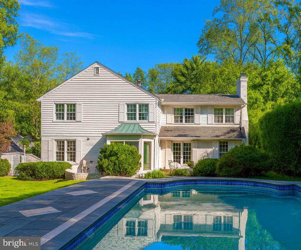 8801 LYNNHURST DRIVE