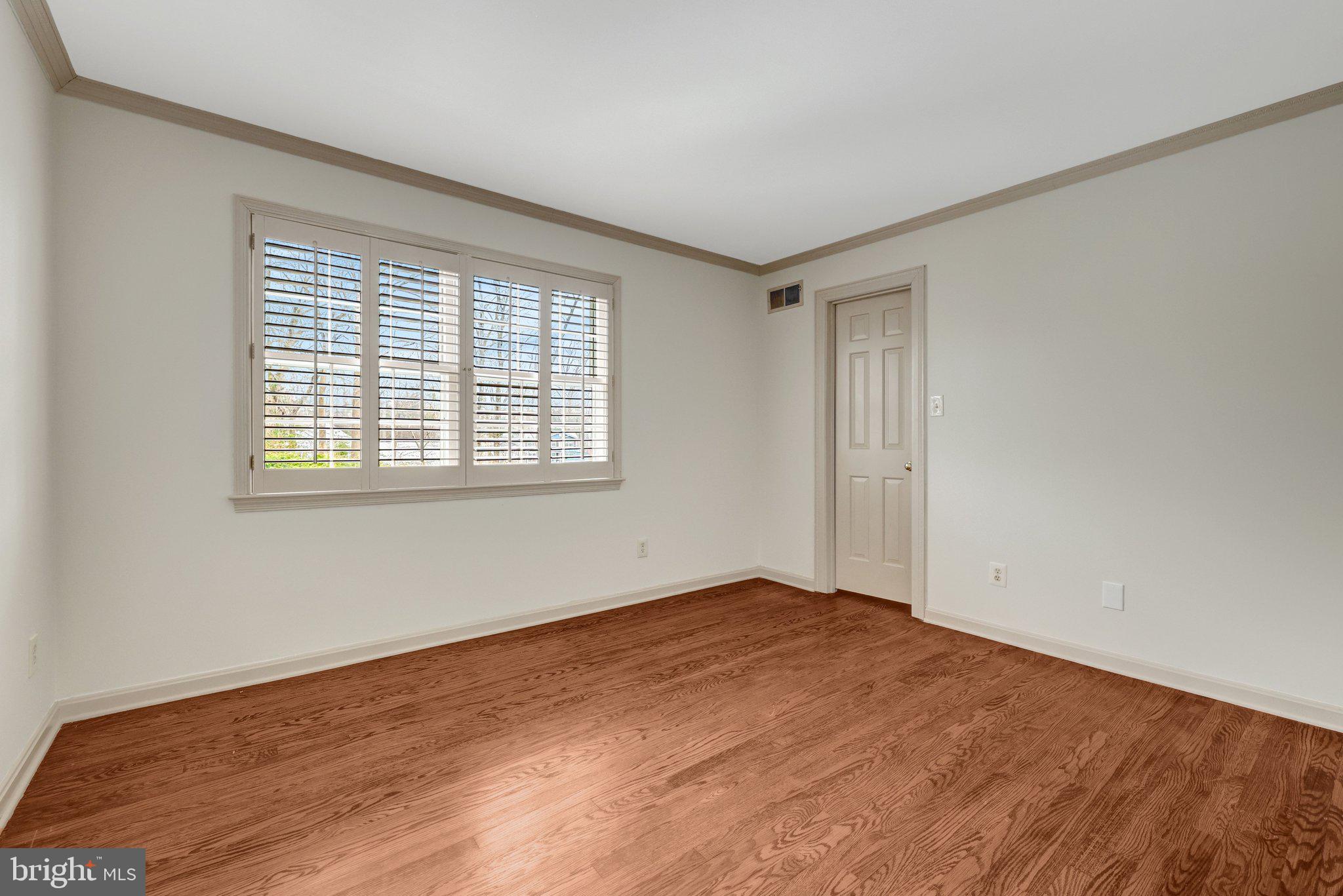 8801 LYNNHURST DRIVE