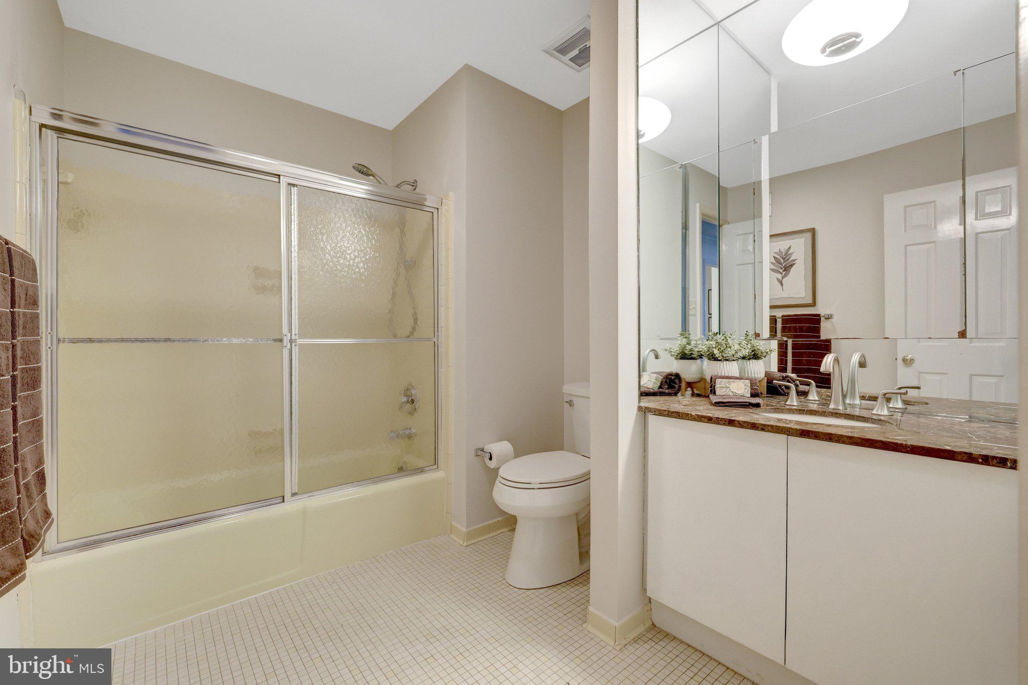 8801 LYNNHURST DRIVE