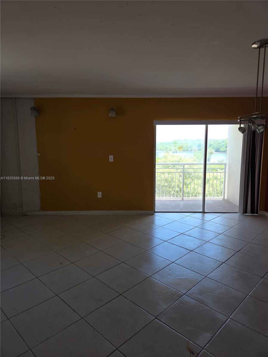 400 Kings Point Dr # 401
