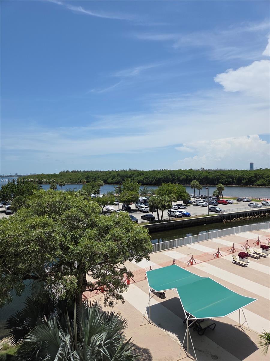 400 Kings Point Dr # 401