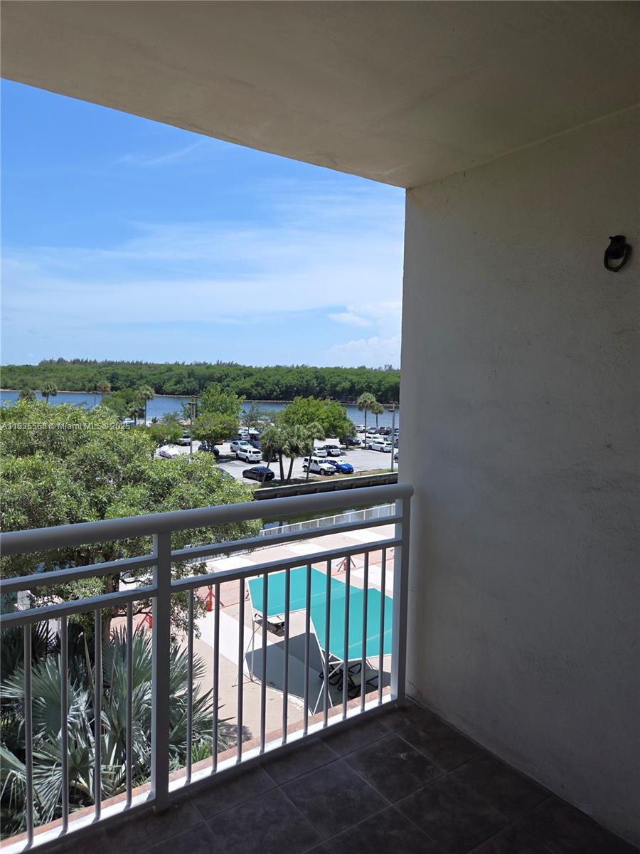 400 Kings Point Dr # 401
