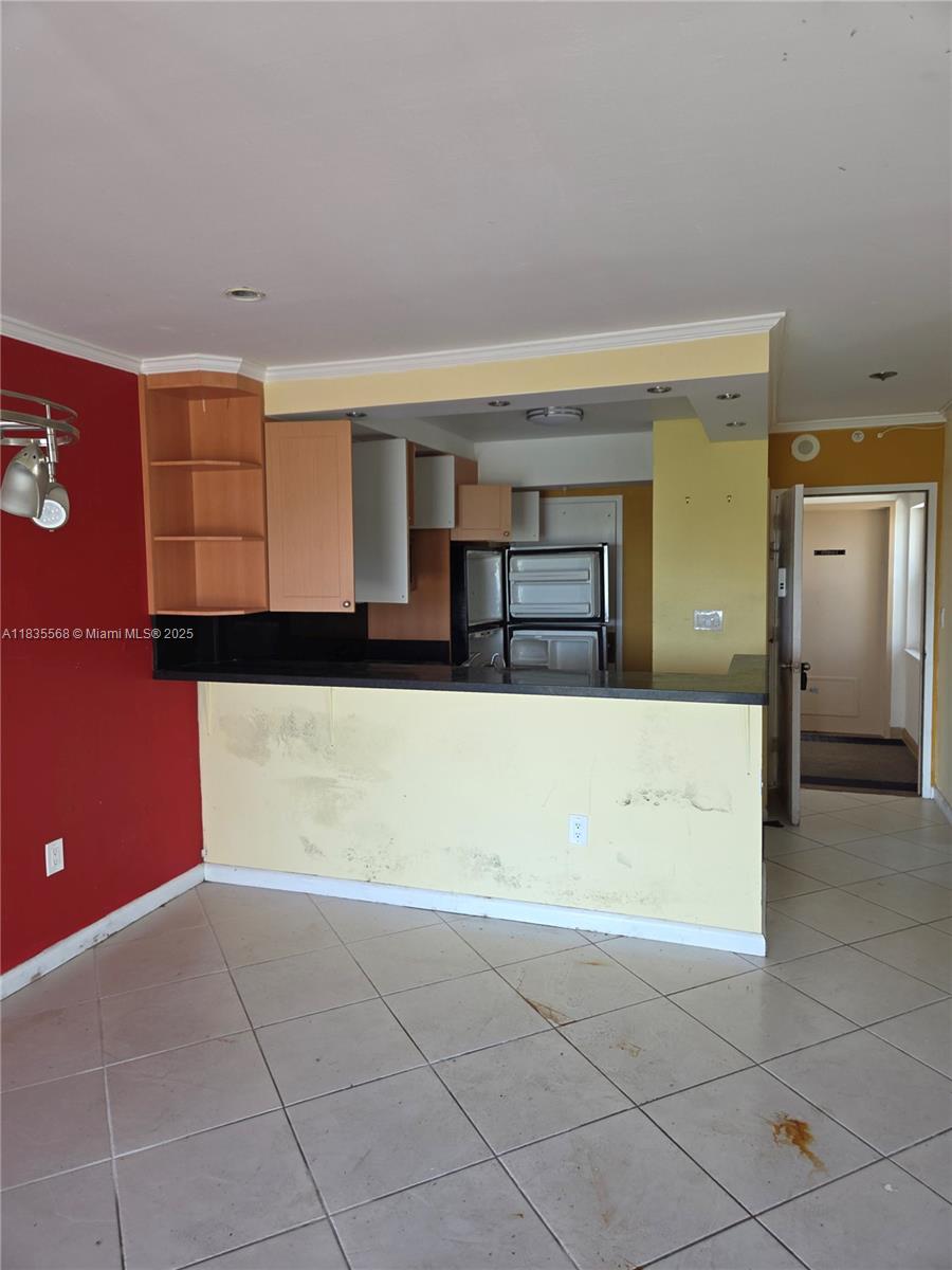 400 Kings Point Dr # 401