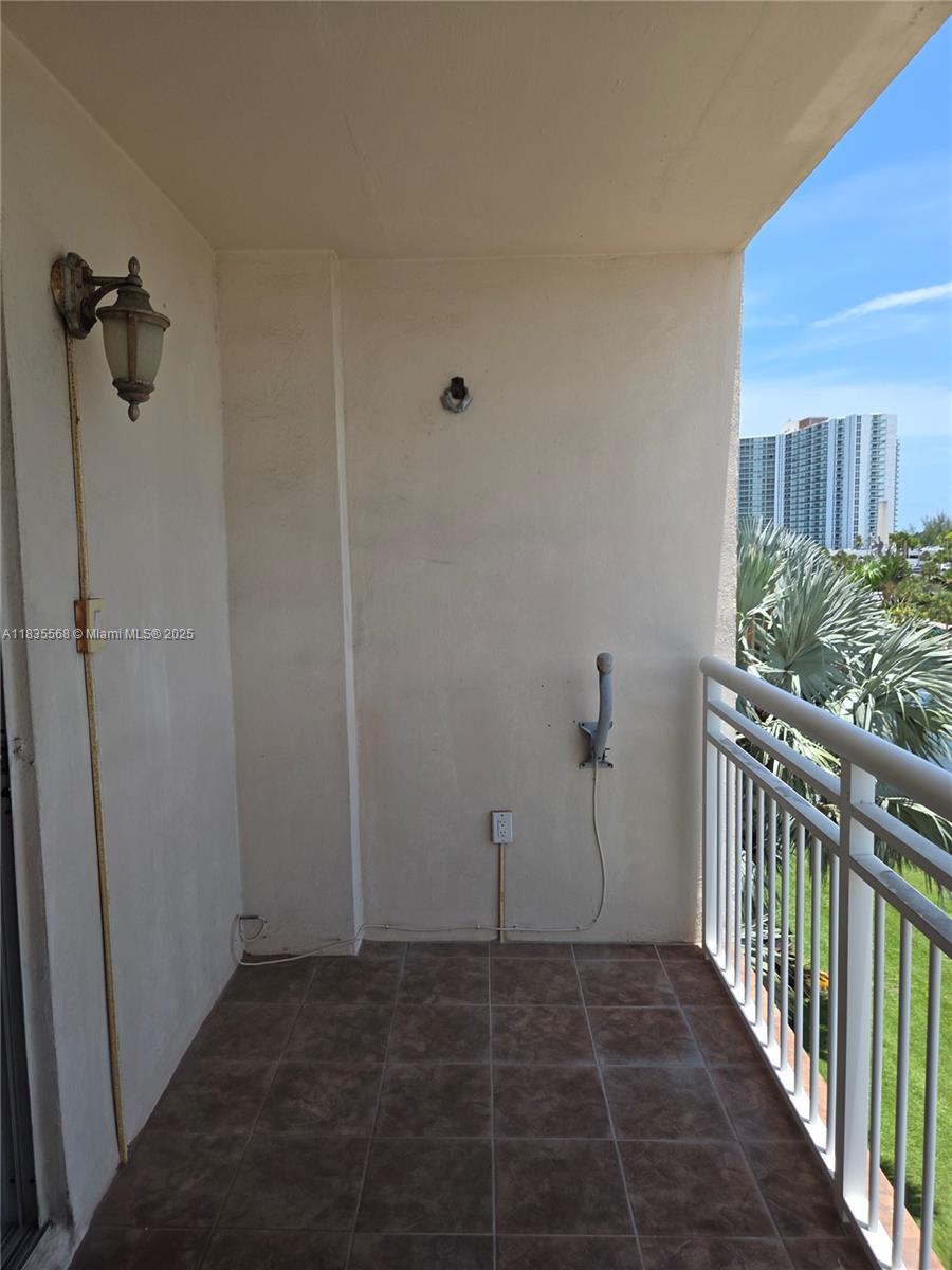 400 Kings Point Dr # 401