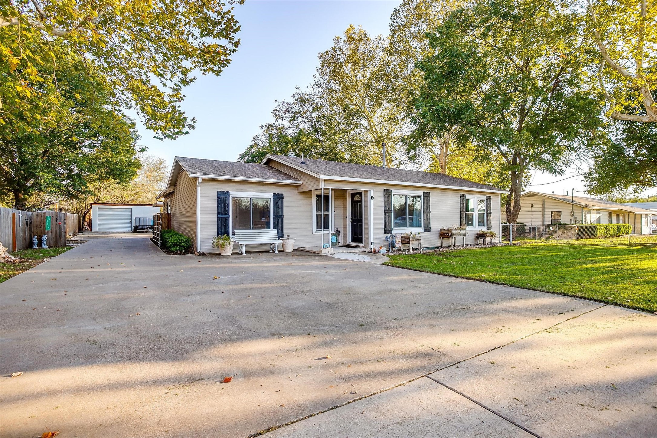 1219 Country Club Road