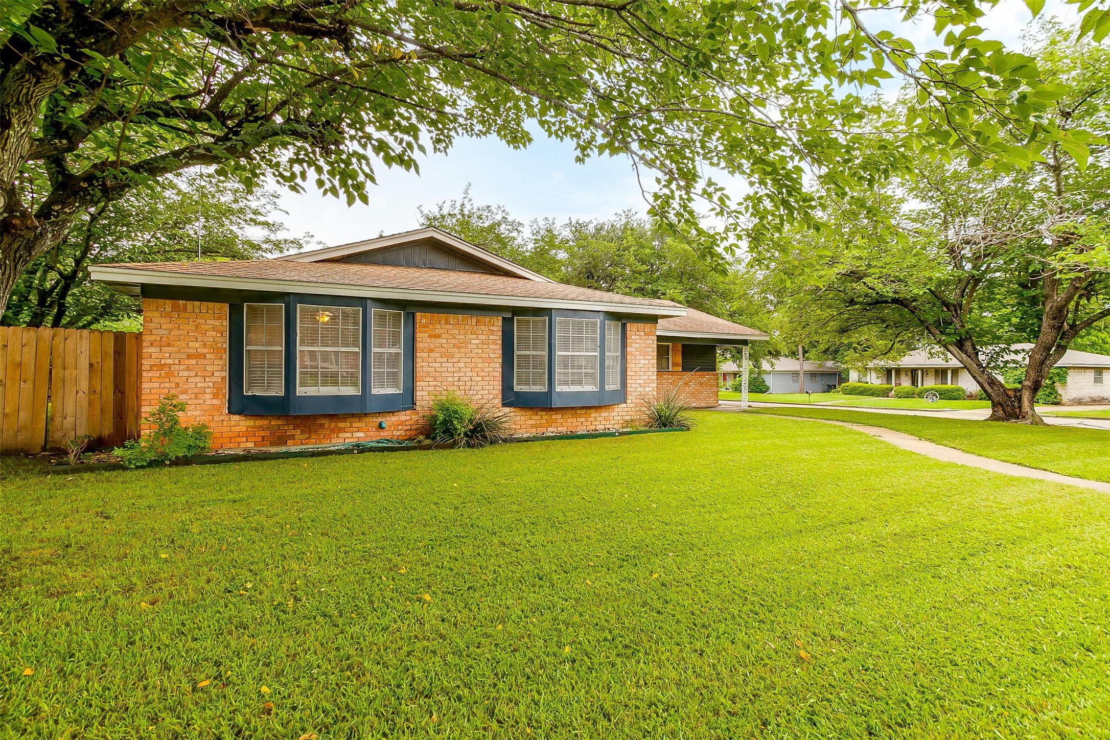 1400 Hummingbird Drive