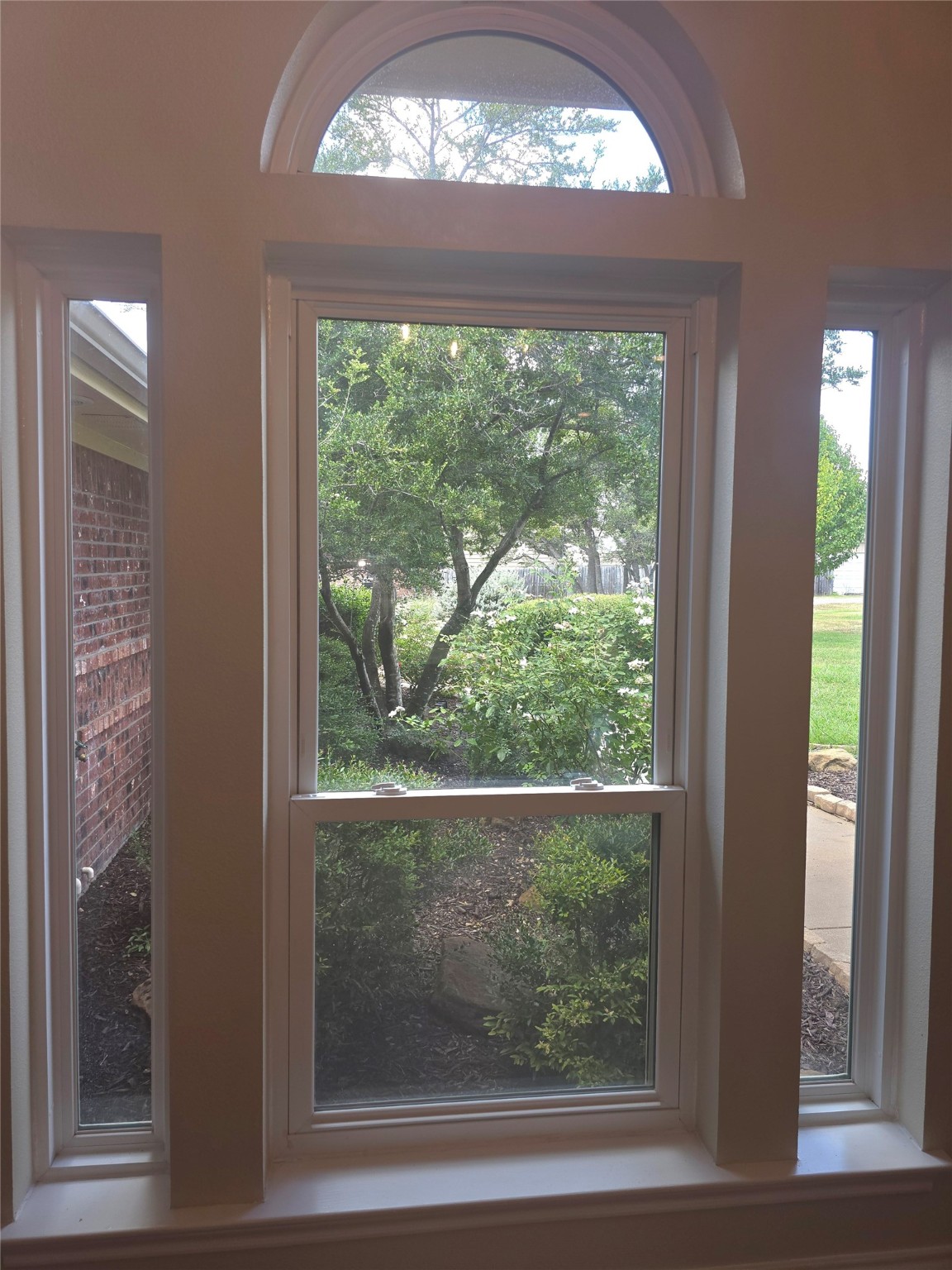 1811 W Spanish Oak Drive