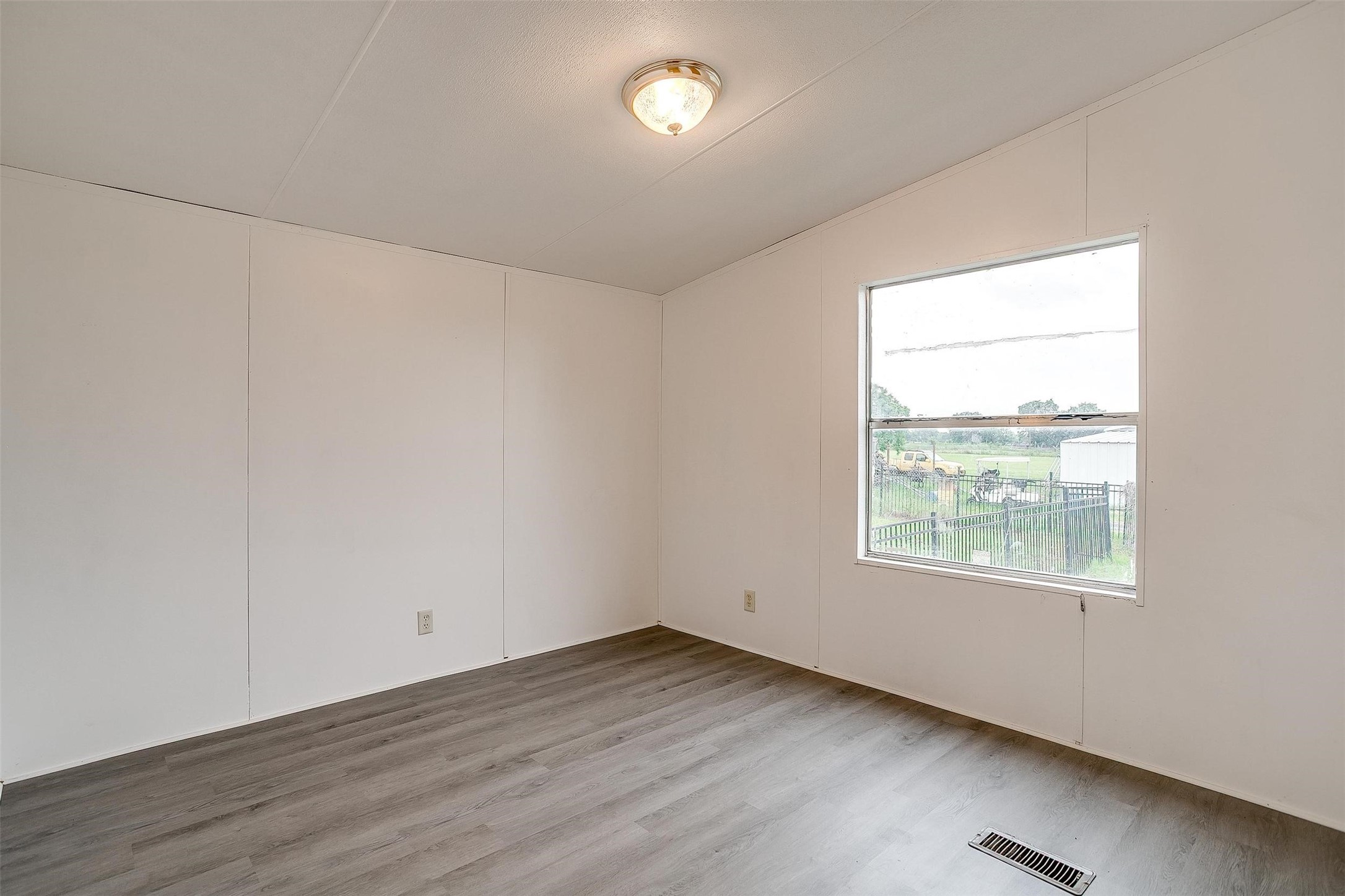 2412 Juniper Trail