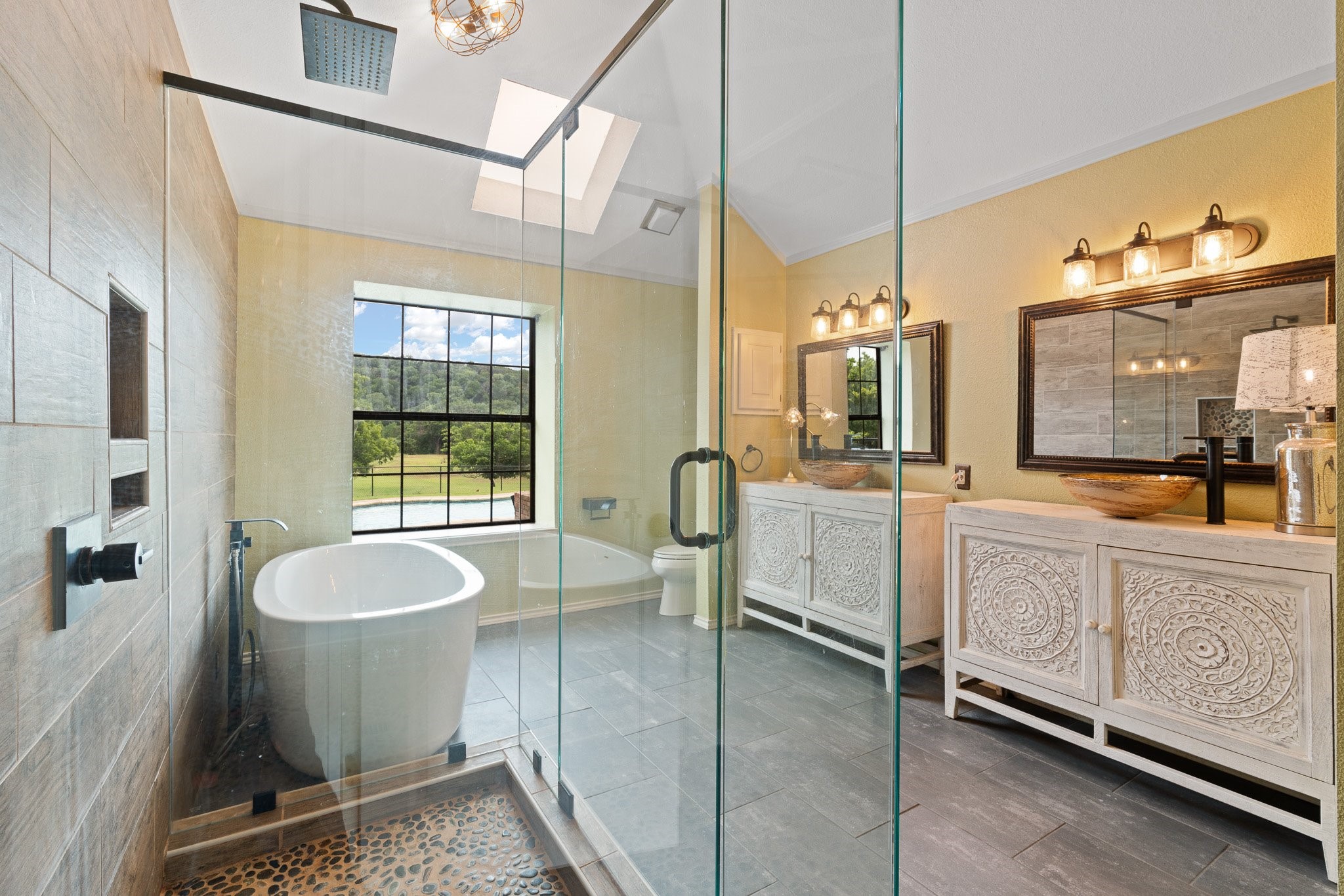 9118 Ravenswood Road