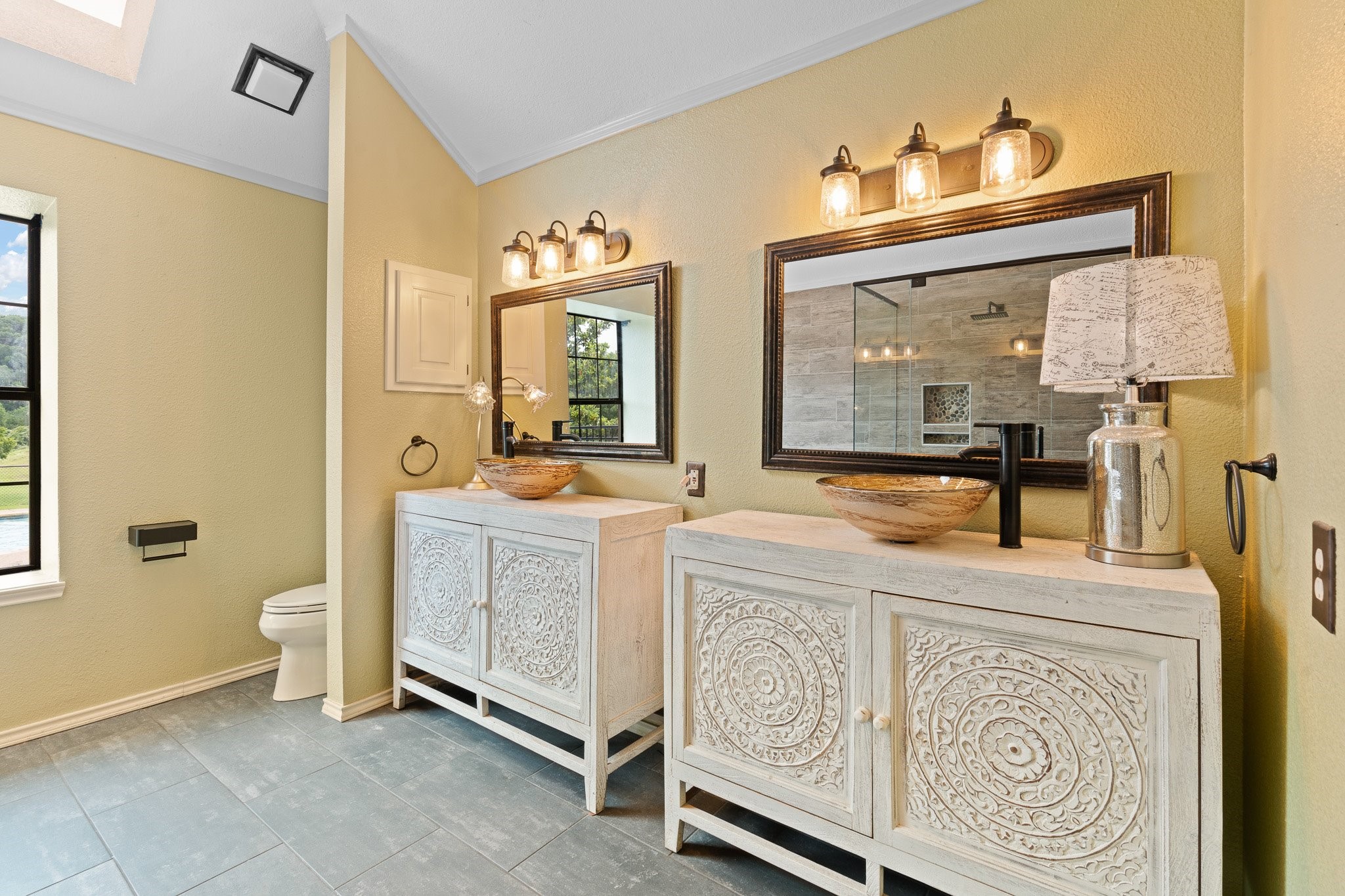 9118 Ravenswood Road