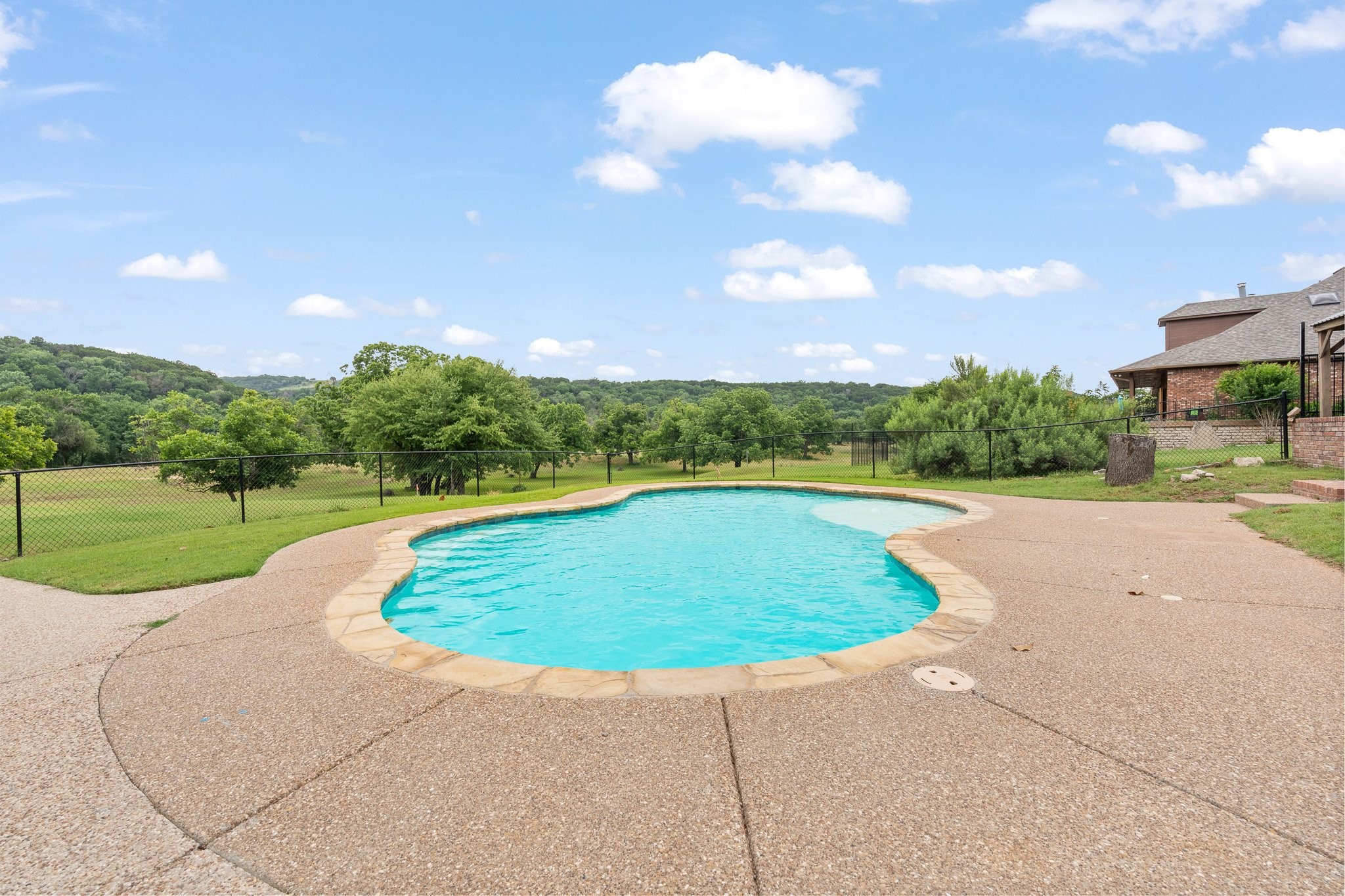 9118 Ravenswood Road