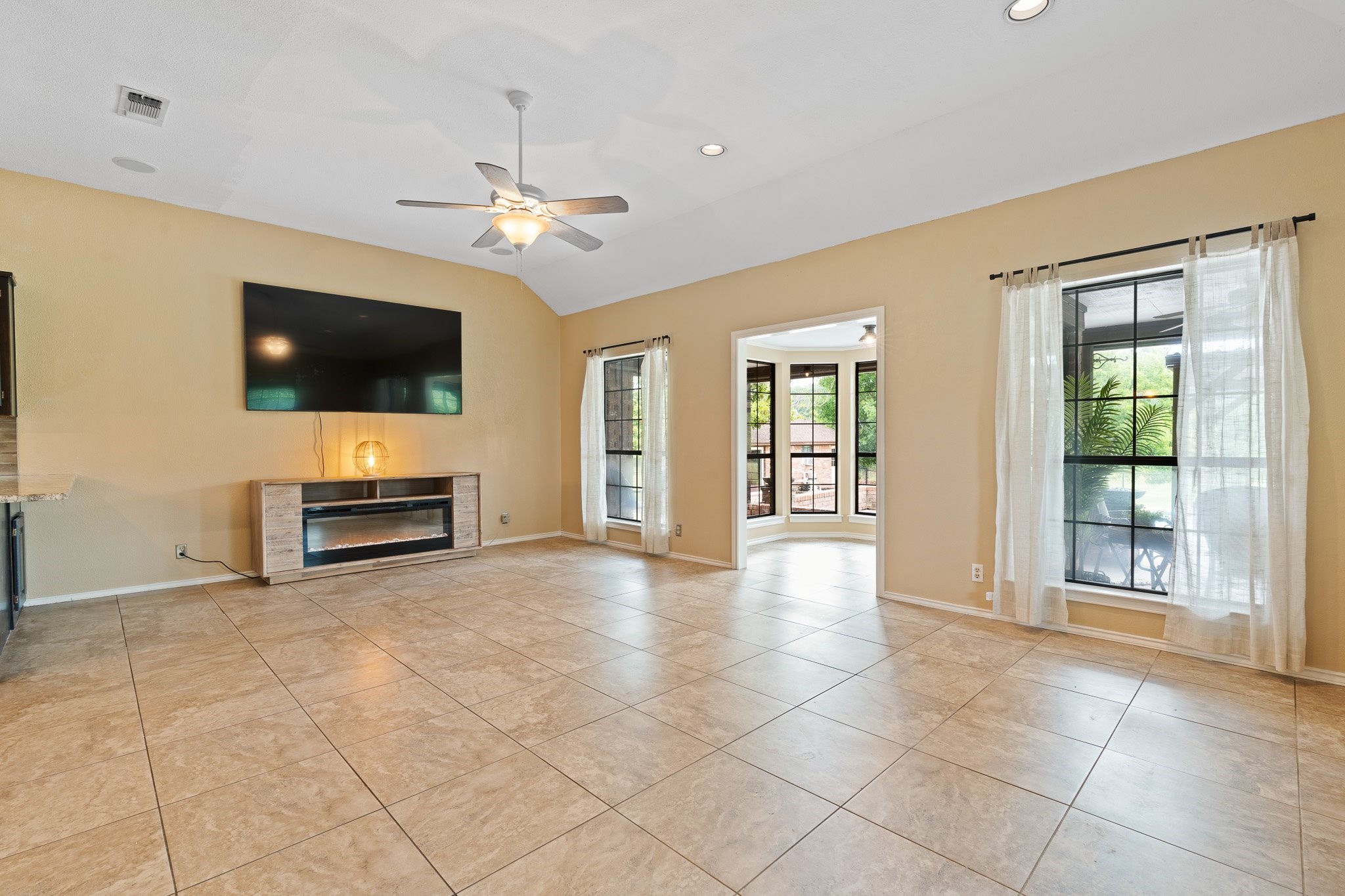 9118 Ravenswood Road