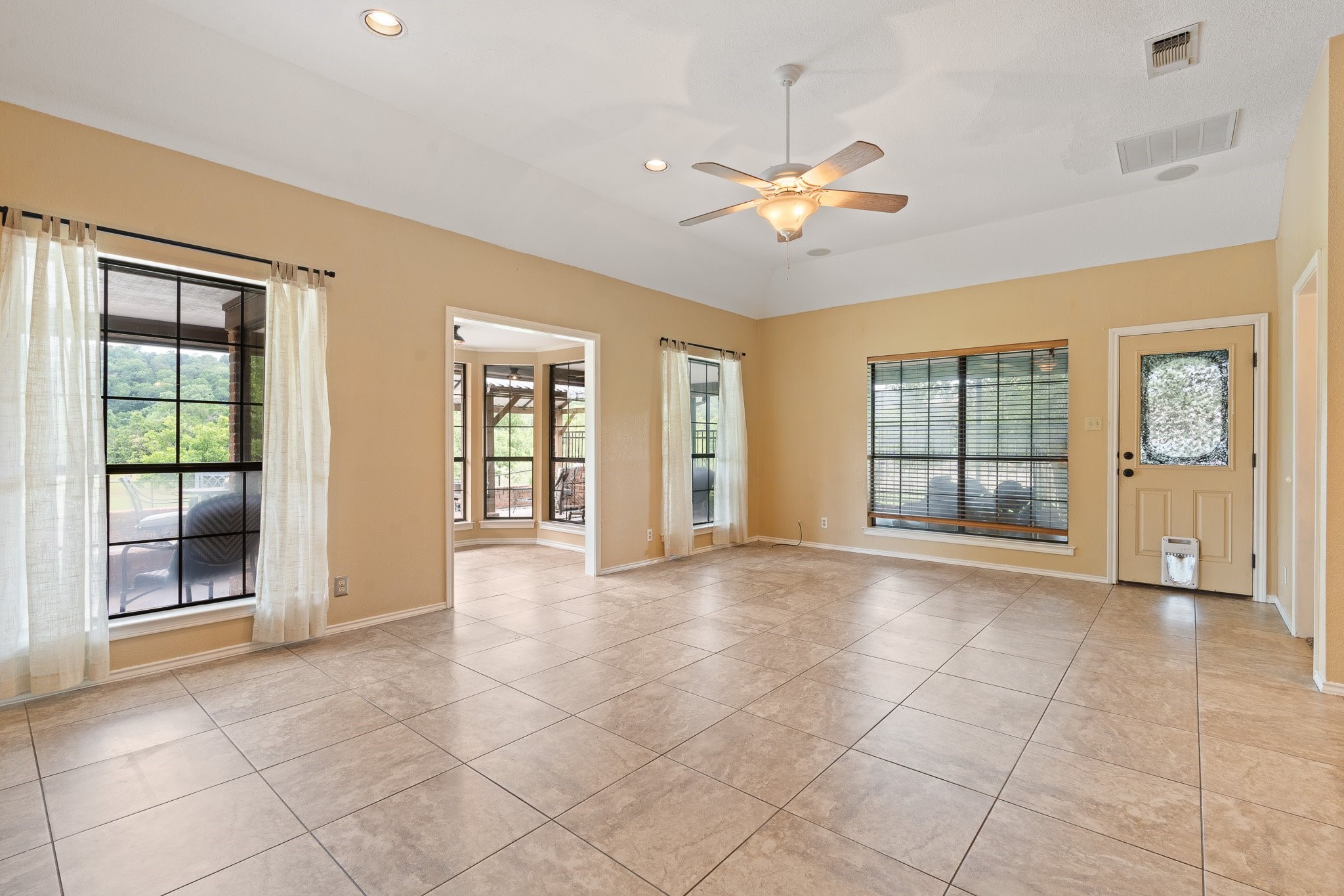 9118 Ravenswood Road