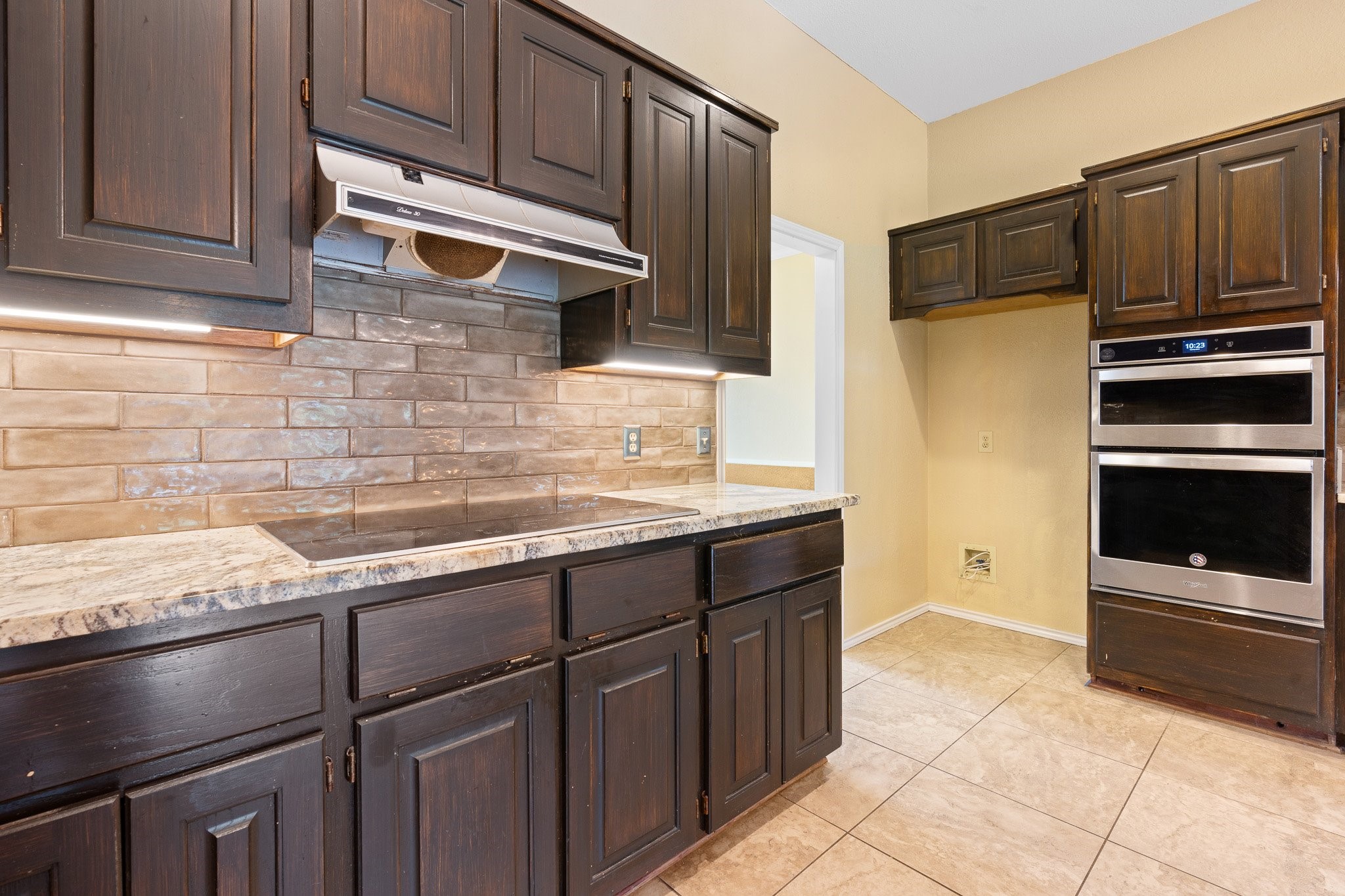 9118 Ravenswood Road