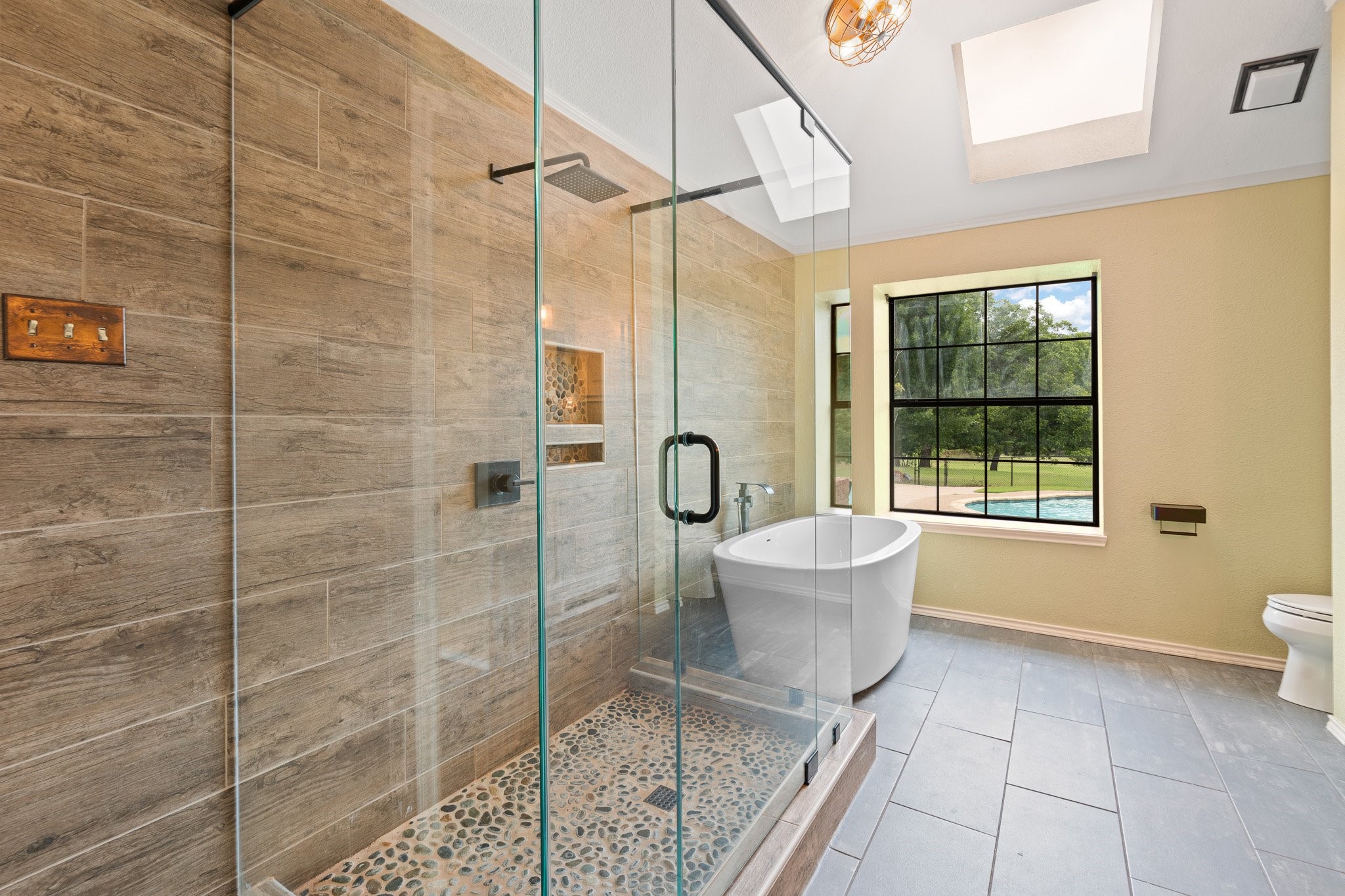 9118 Ravenswood Road