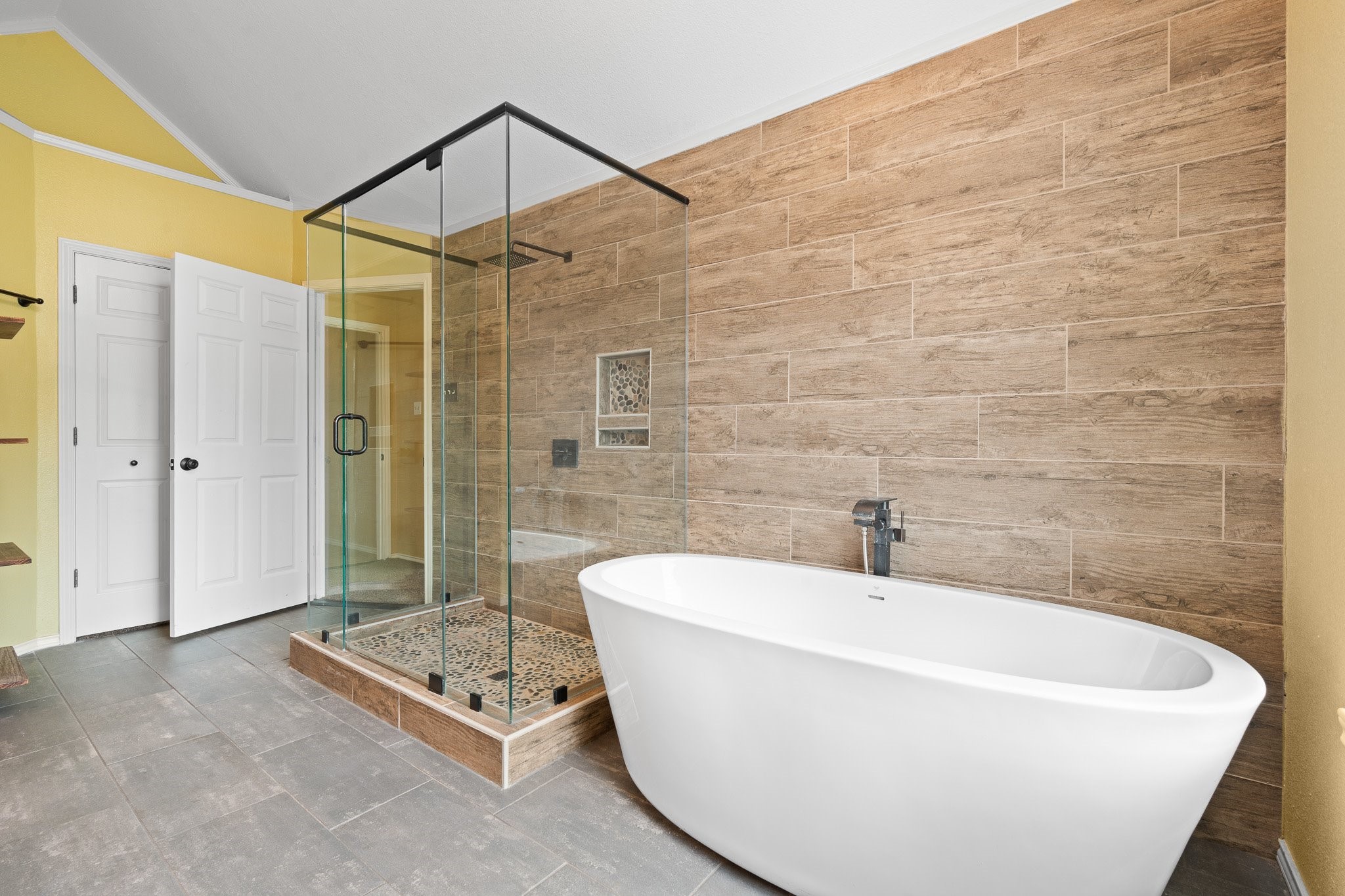 9118 Ravenswood Road