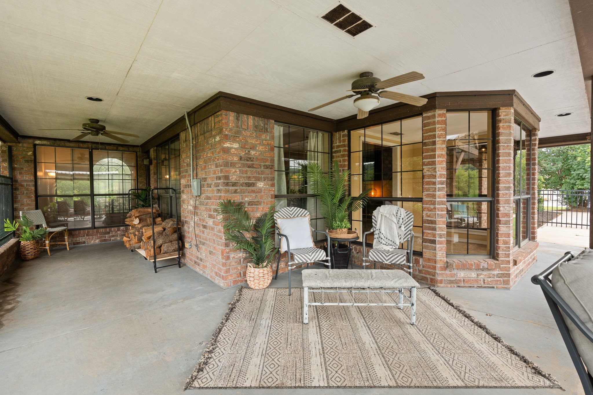 9118 Ravenswood Road