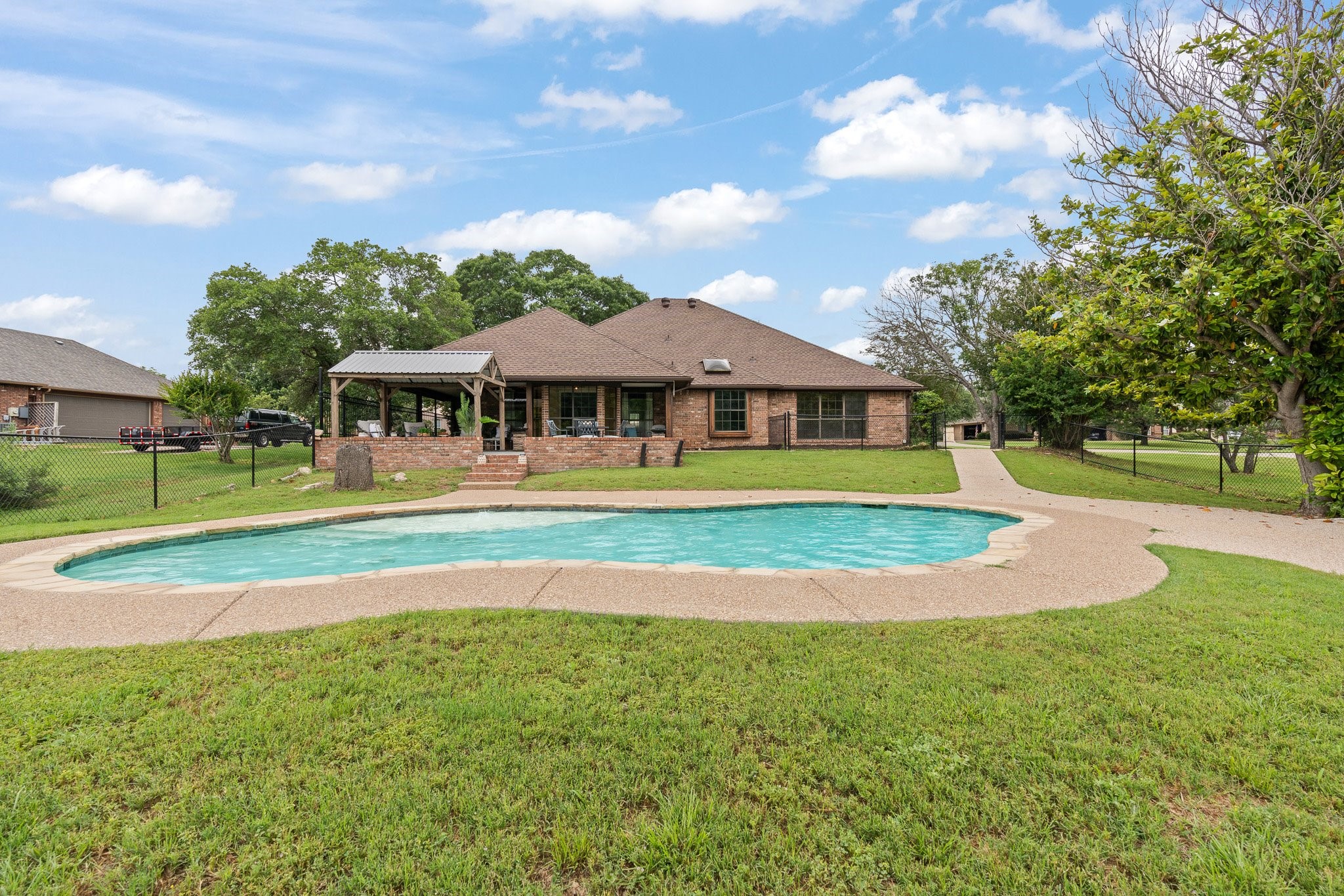 9118 Ravenswood Road